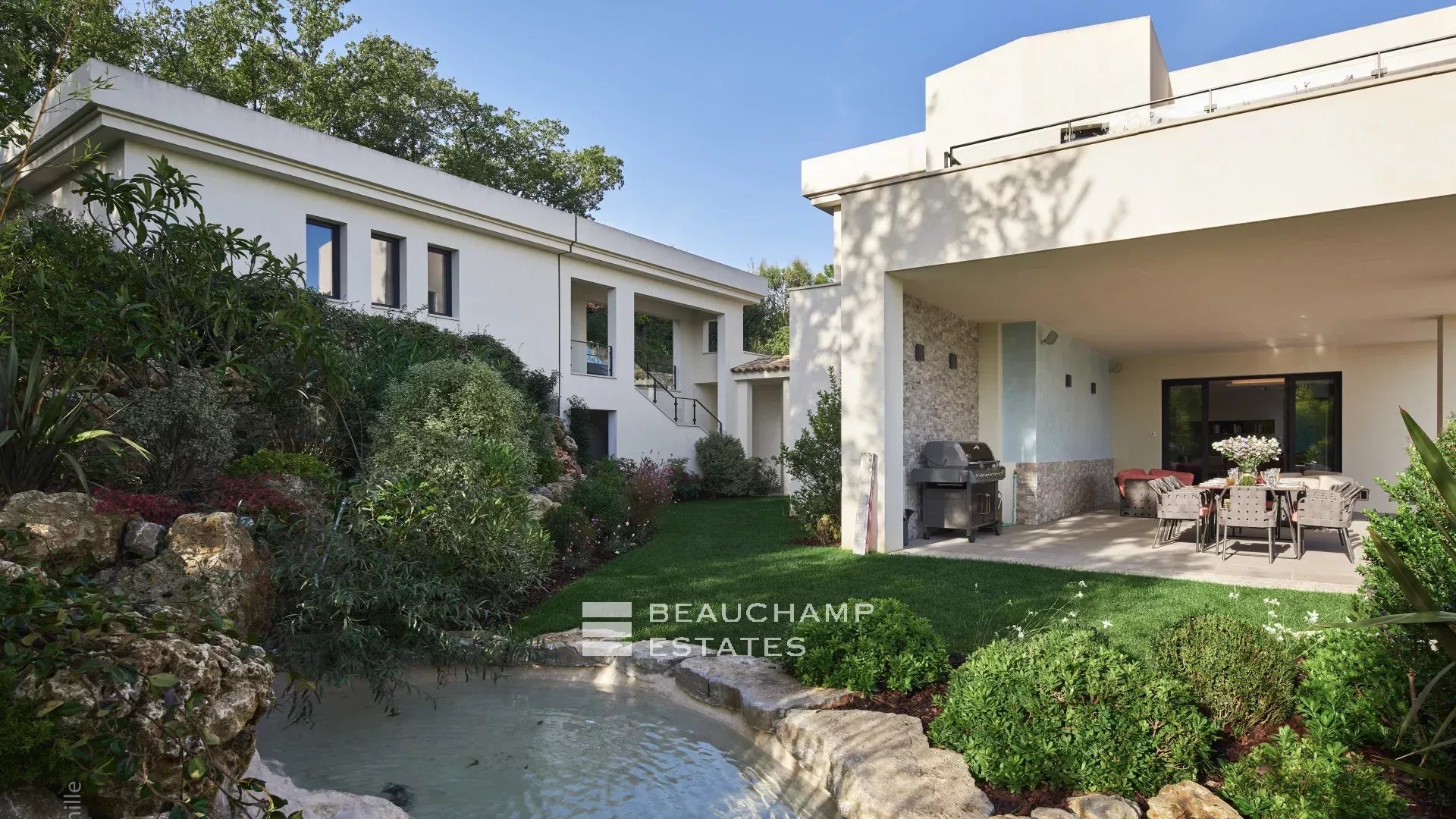 5-bedroom villa in the heart of the beautiful Terre Blanche golf resort 5-bedroom villa in the heart of the beautiful Terre Blanche golf resort