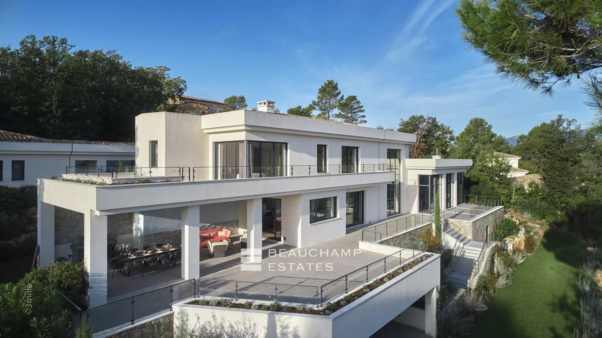 5-bedroom villa in the heart of the beautiful Terre Blanche golf resort 5-bedroom villa in the heart of the beautiful Terre Blanche golf resort