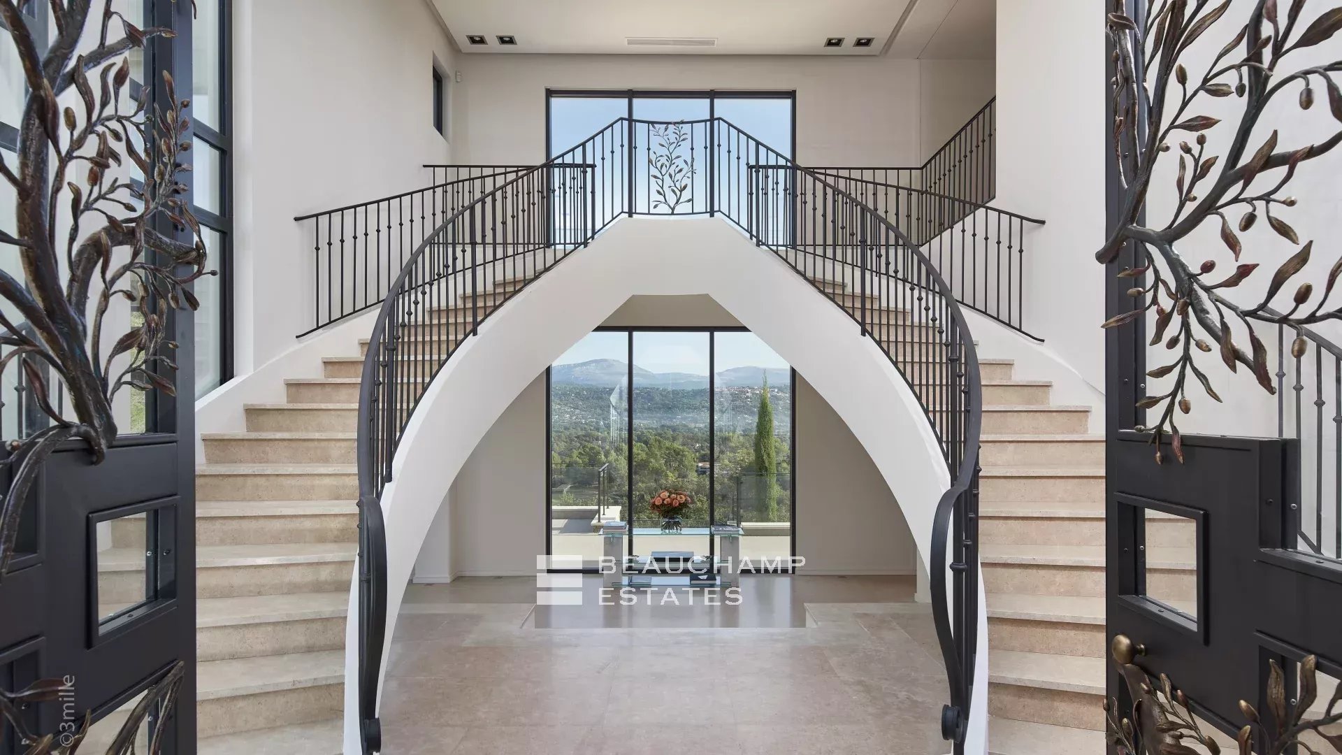 5-bedroom villa in the heart of the beautiful Terre Blanche golf resort 5-bedroom villa in the heart of the beautiful Terre Blanche golf resort