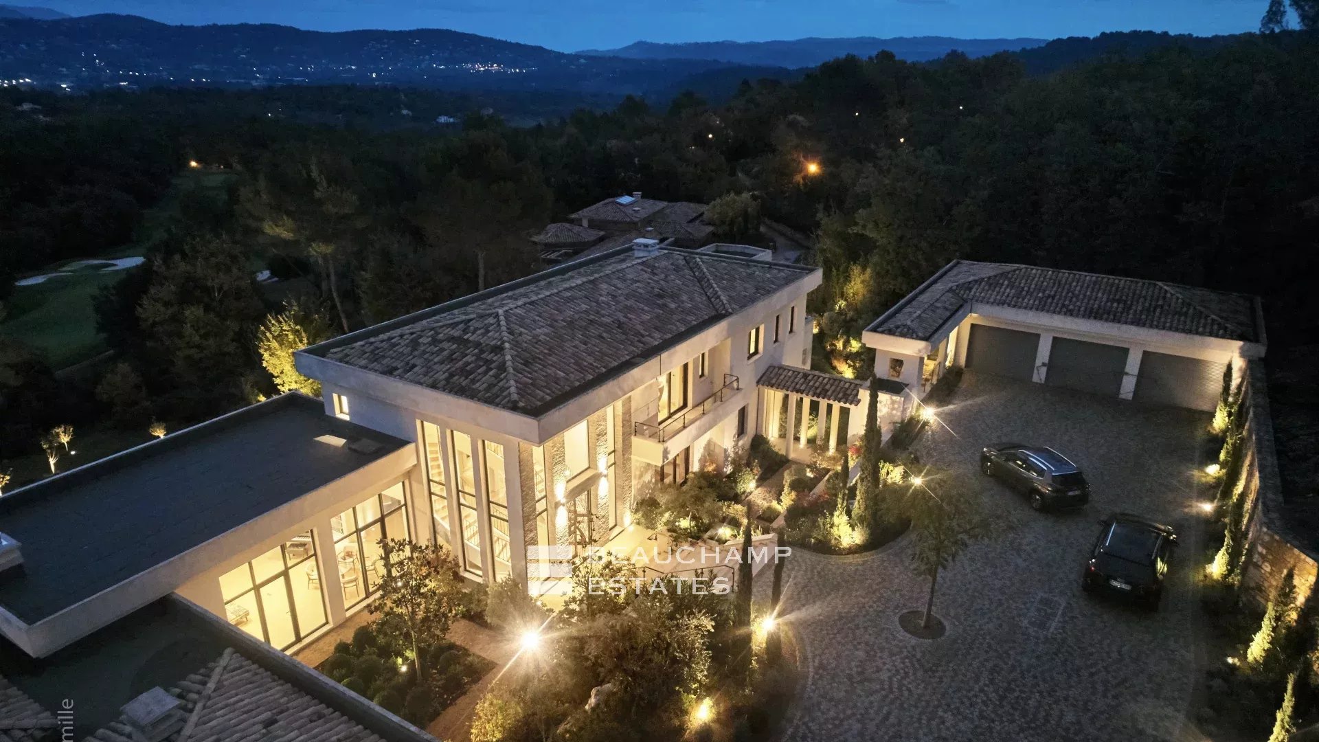 5-bedroom villa in the heart of the beautiful Terre Blanche golf resort 5-bedroom villa in the heart of the beautiful Terre Blanche golf resort