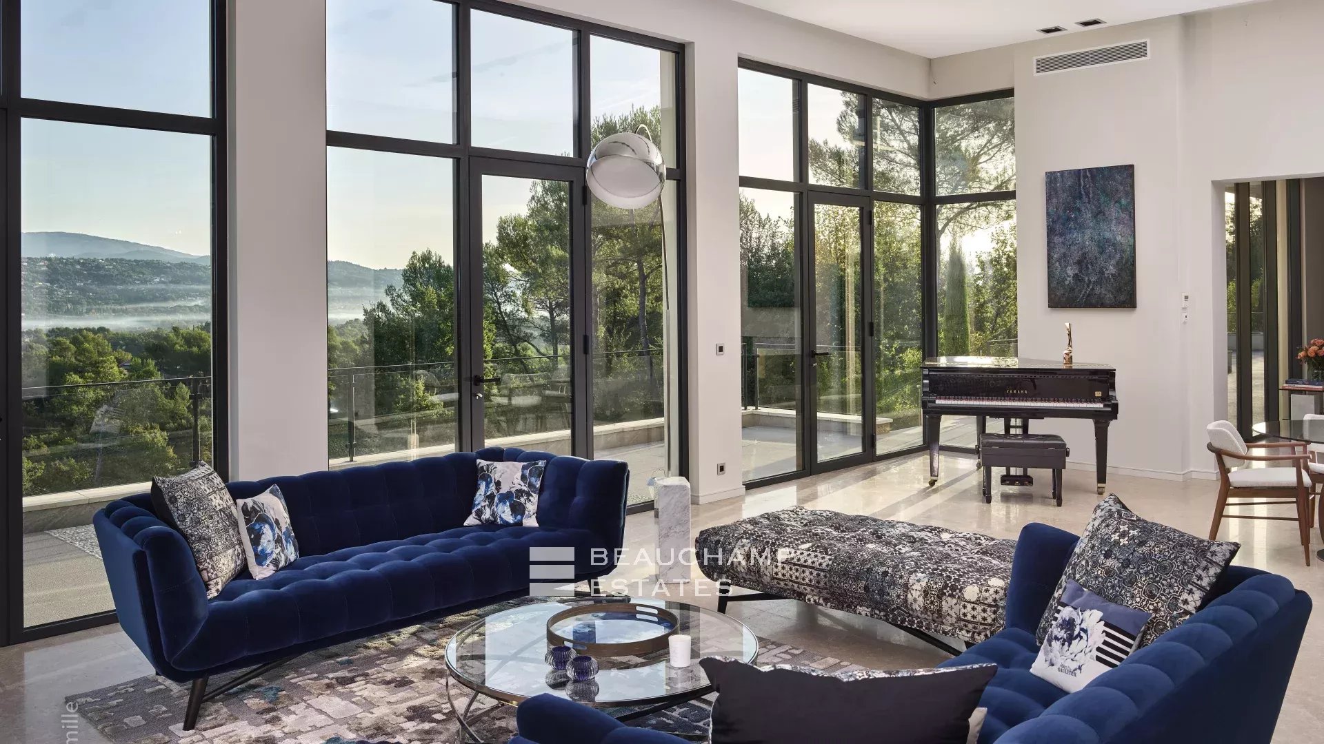 5-bedroom villa in the heart of the beautiful Terre Blanche golf resort 5-bedroom villa in the heart of the beautiful Terre Blanche golf resort