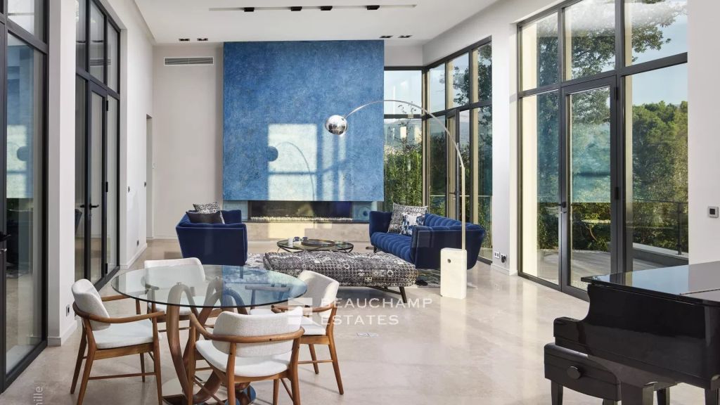 5-bedroom villa in the heart of the beautiful Terre Blanche golf resort