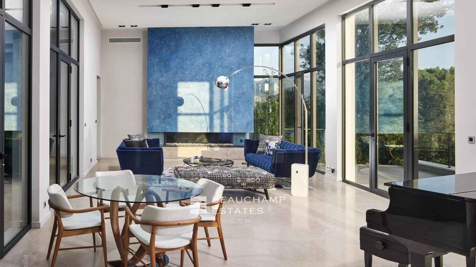 5-bedroom villa in the heart of the beautiful Terre Blanche golf resort 5-bedroom villa in the heart of the beautiful Terre Blanche golf resort