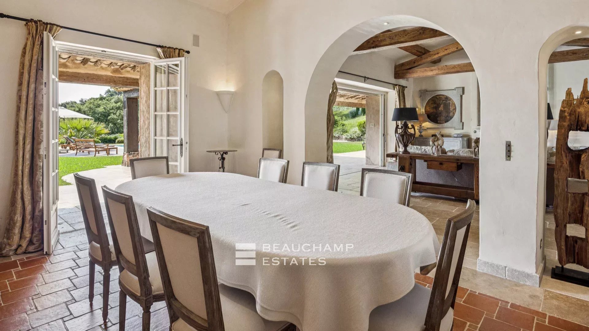 7-bedroom Provencal villa in Saint-Jean-De-Cannes 7-bedroom Provencal villa in Saint-Jean-De-Cannes