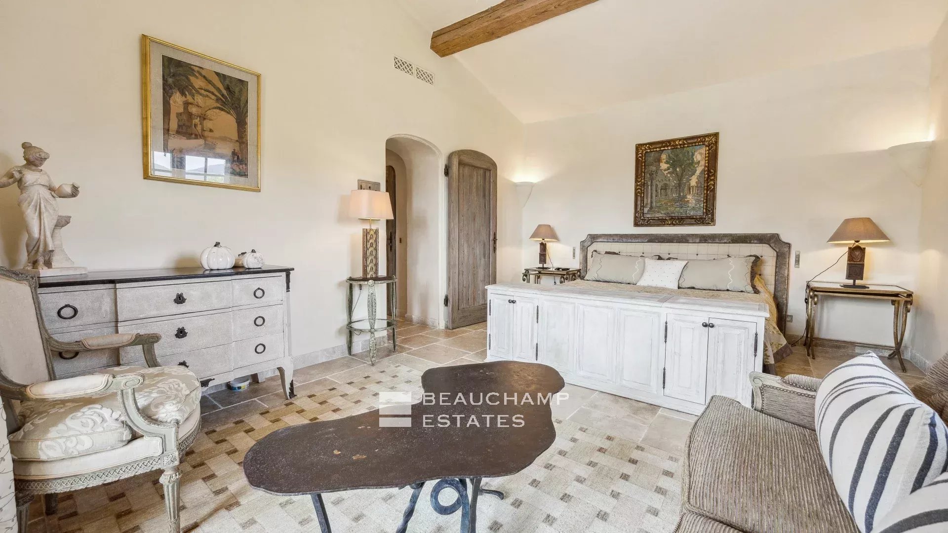 7-bedroom Provencal villa in Saint-Jean-De-Cannes 7-bedroom Provencal villa in Saint-Jean-De-Cannes