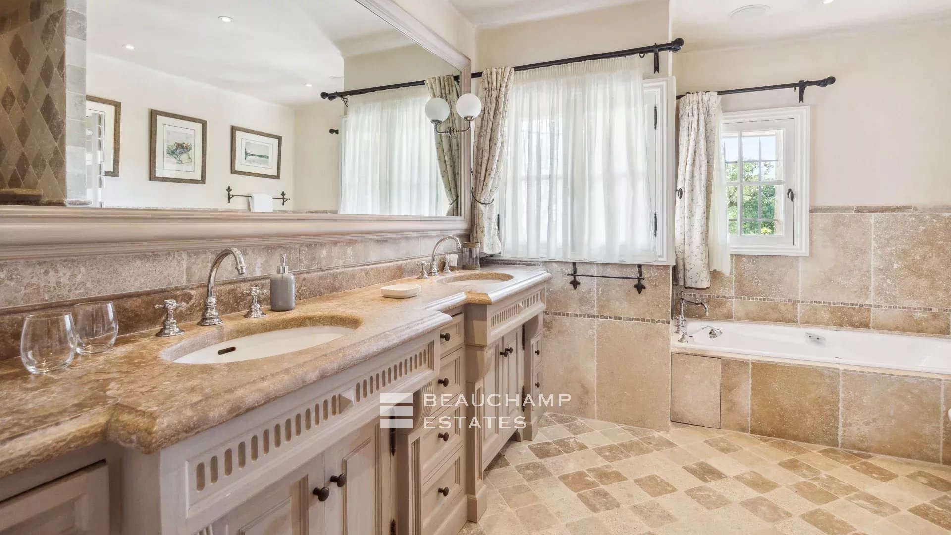 7-bedroom Provencal villa in Saint-Jean-De-Cannes 7-bedroom Provencal villa in Saint-Jean-De-Cannes