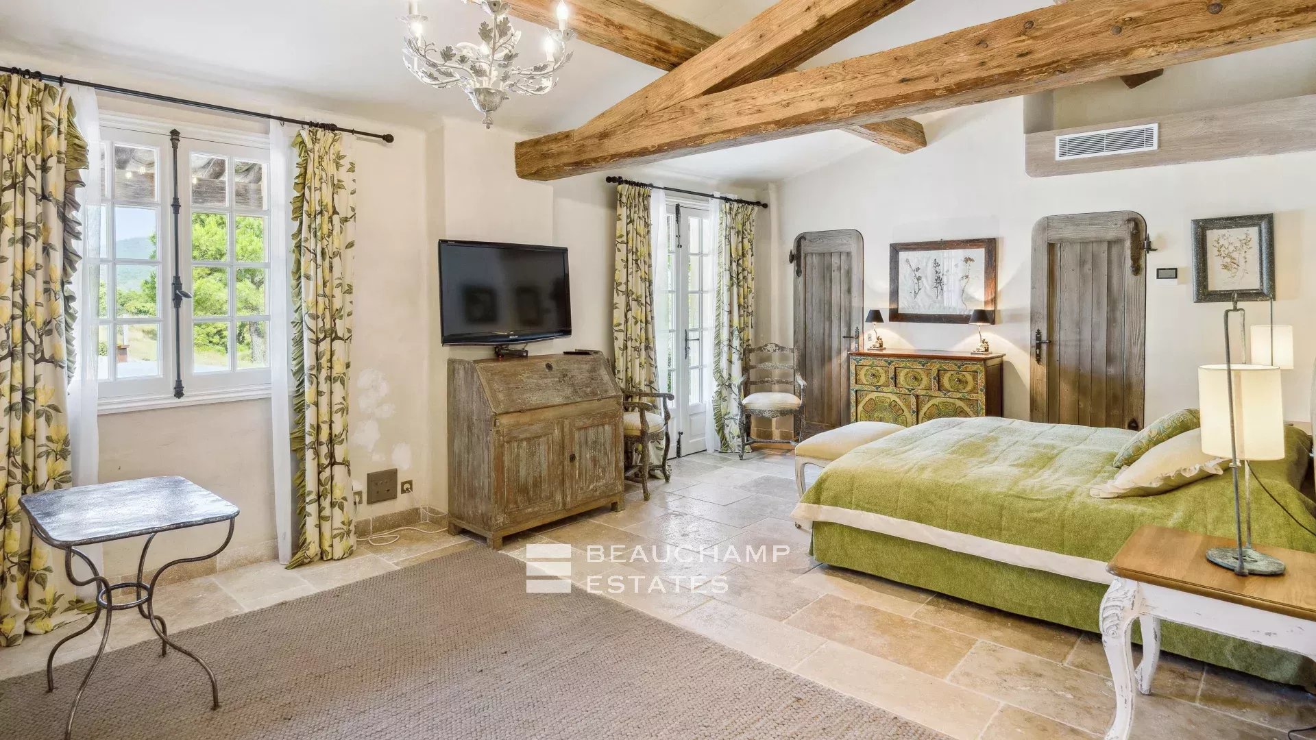 7-bedroom Provencal villa in Saint-Jean-De-Cannes 7-bedroom Provencal villa in Saint-Jean-De-Cannes