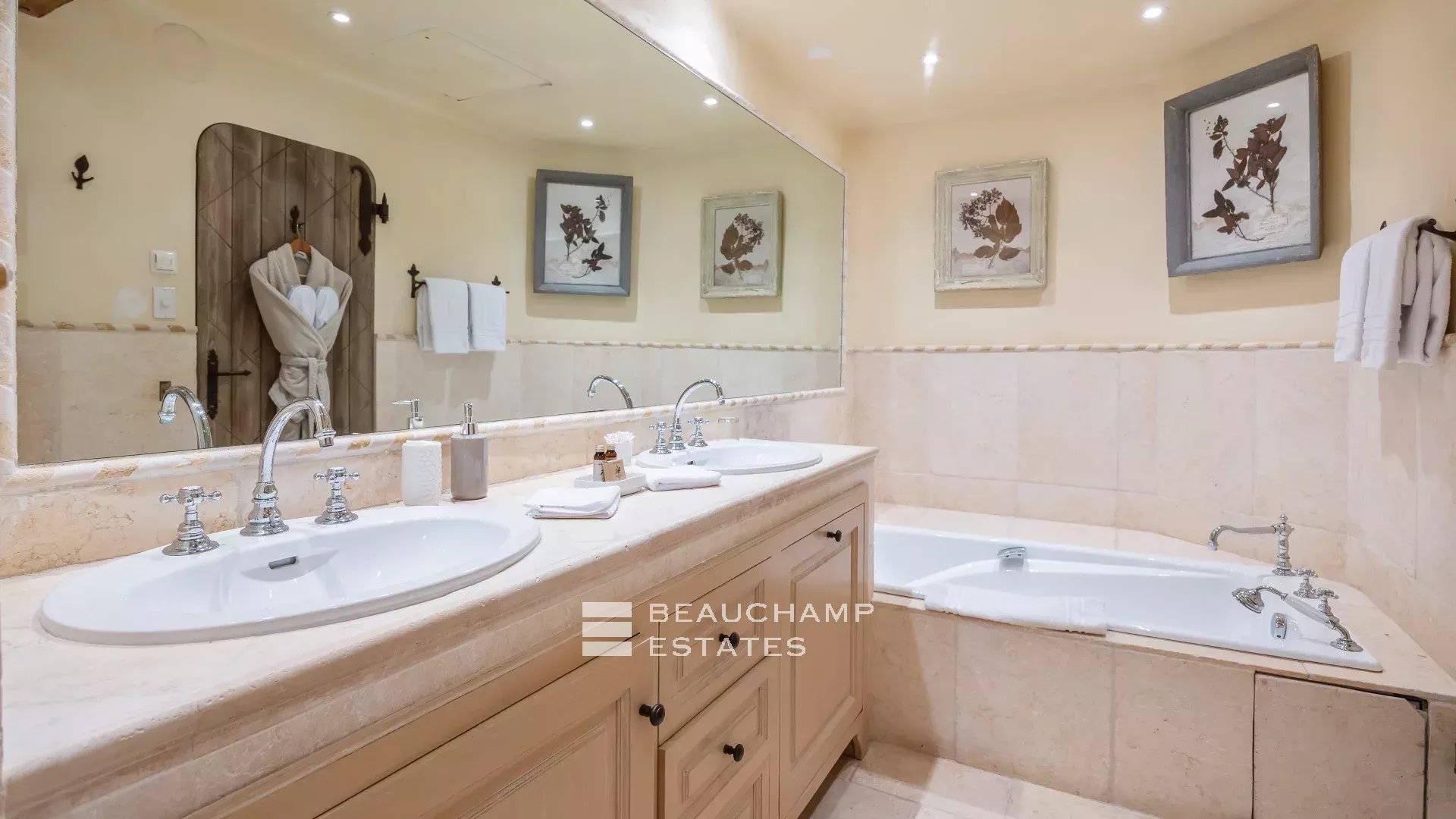 7-bedroom Provencal villa in Saint-Jean-De-Cannes 7-bedroom Provencal villa in Saint-Jean-De-Cannes