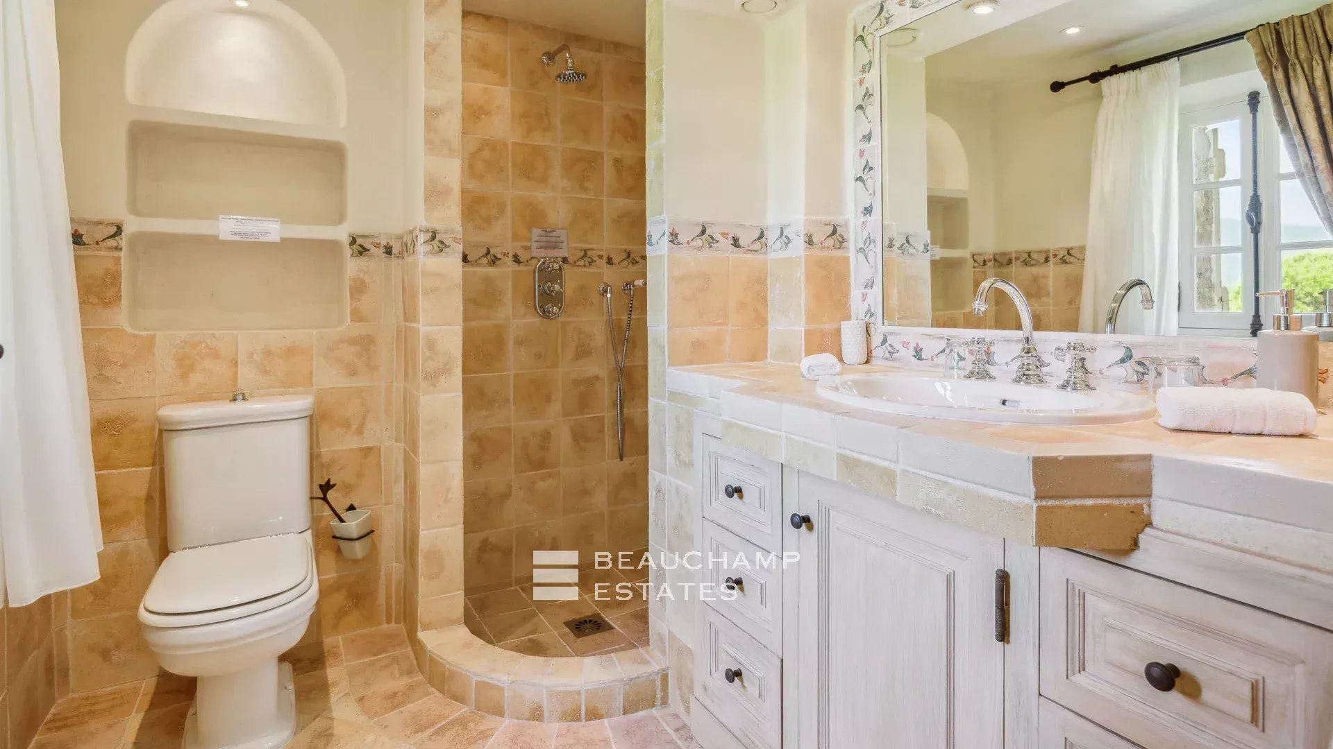 7-bedroom Provencal villa in Saint-Jean-De-Cannes 7-bedroom Provencal villa in Saint-Jean-De-Cannes