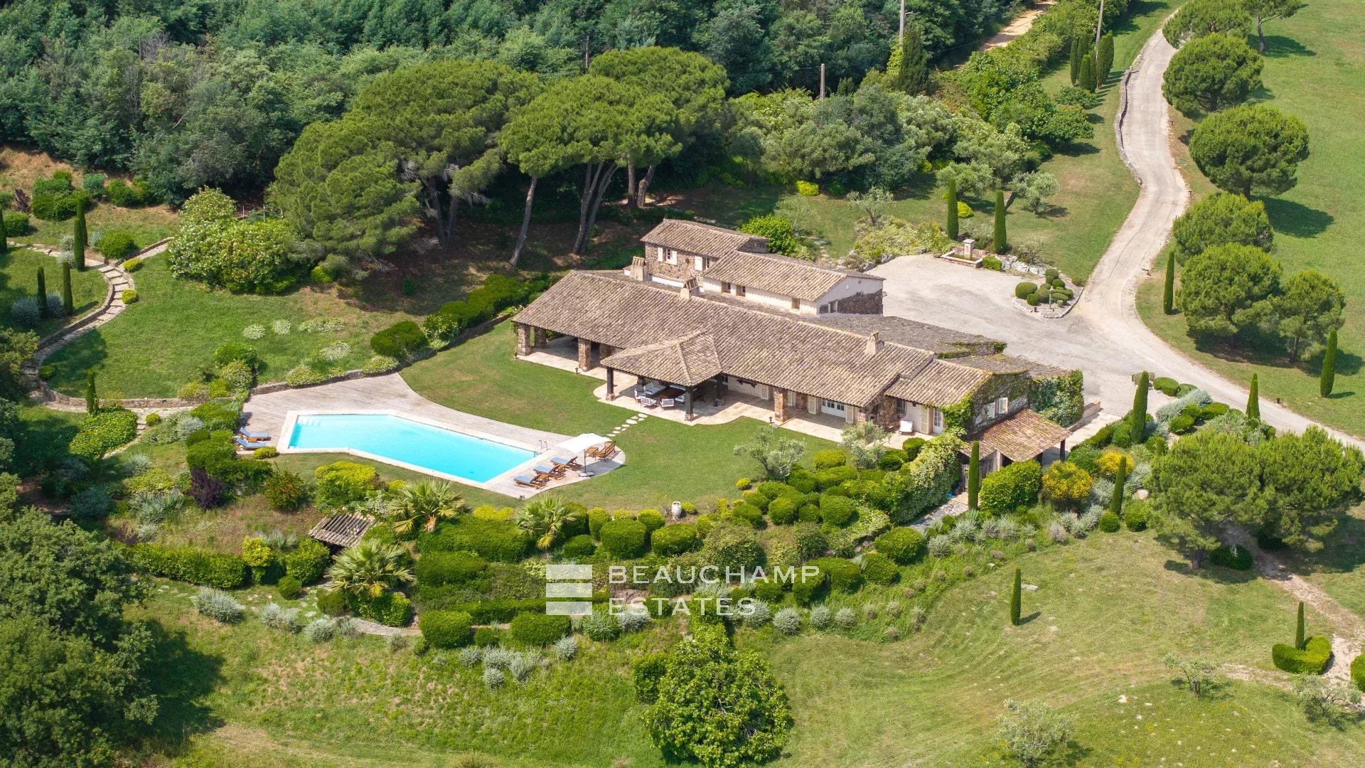 7-bedroom Provencal villa in Saint-Jean-De-Cannes 7-bedroom Provencal villa in Saint-Jean-De-Cannes