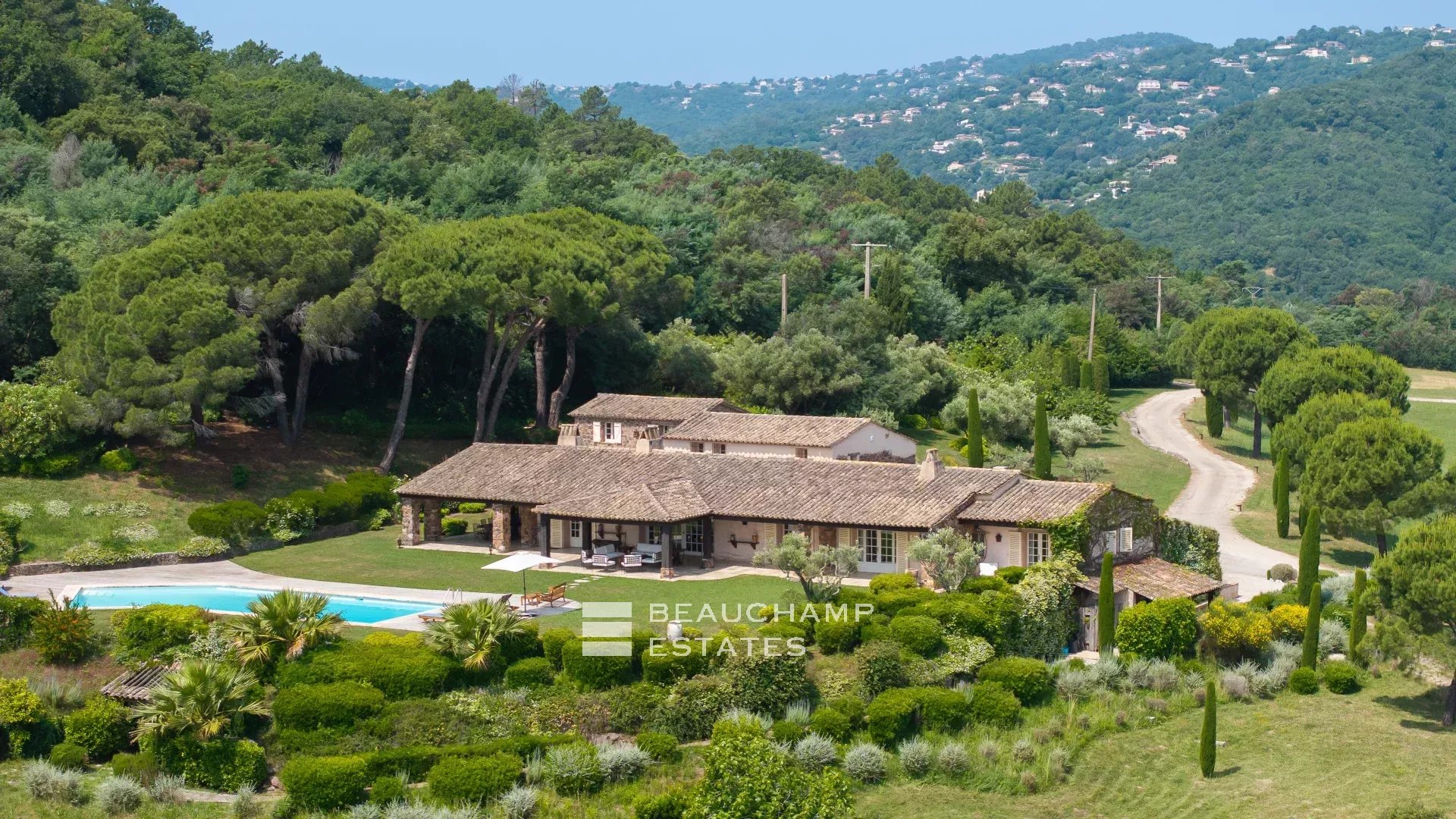 7-bedroom Provencal villa in Saint-Jean-De-Cannes 7-bedroom Provencal villa in Saint-Jean-De-Cannes
