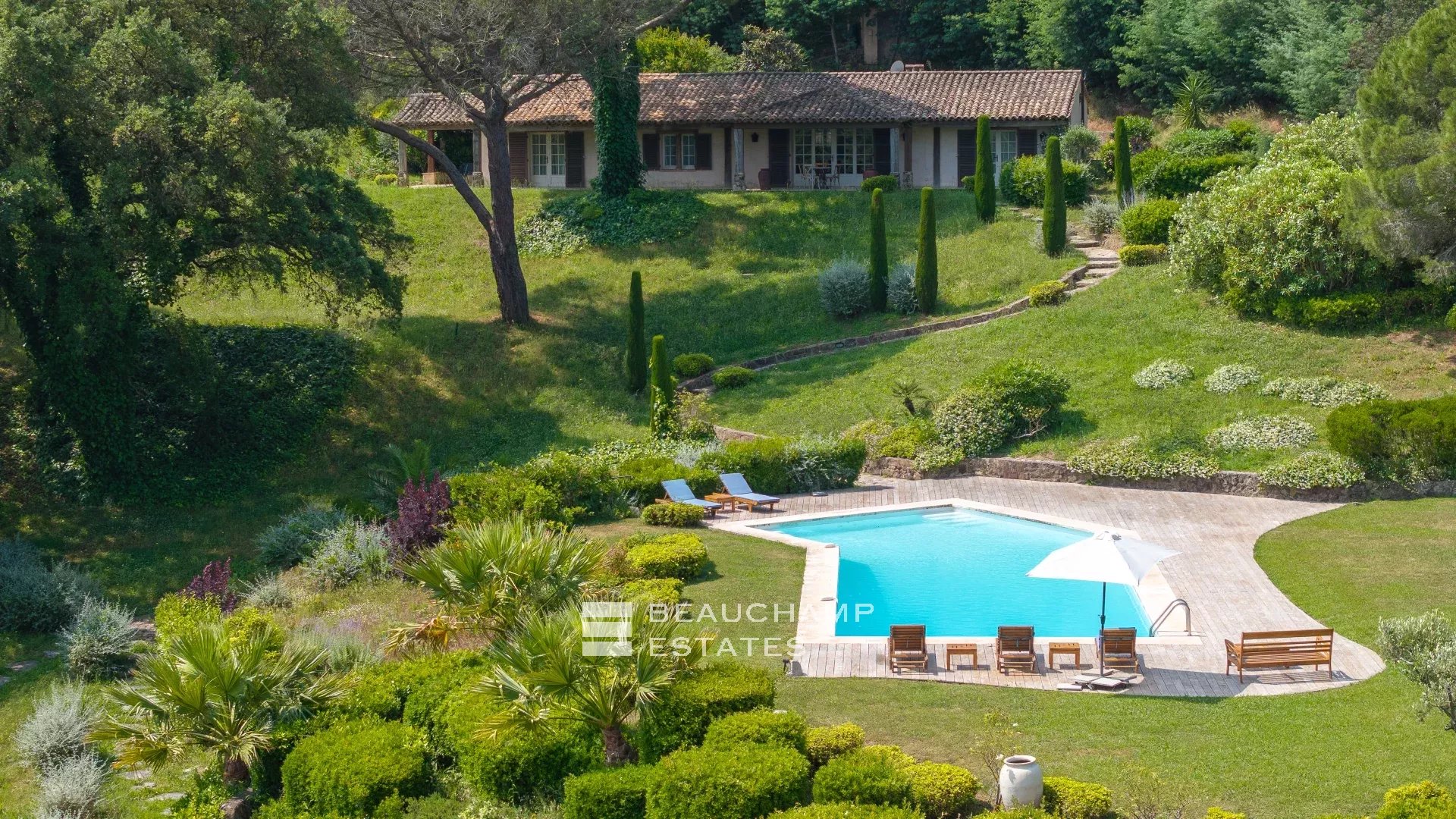 7-bedroom Provencal villa in Saint-Jean-De-Cannes 7-bedroom Provencal villa in Saint-Jean-De-Cannes