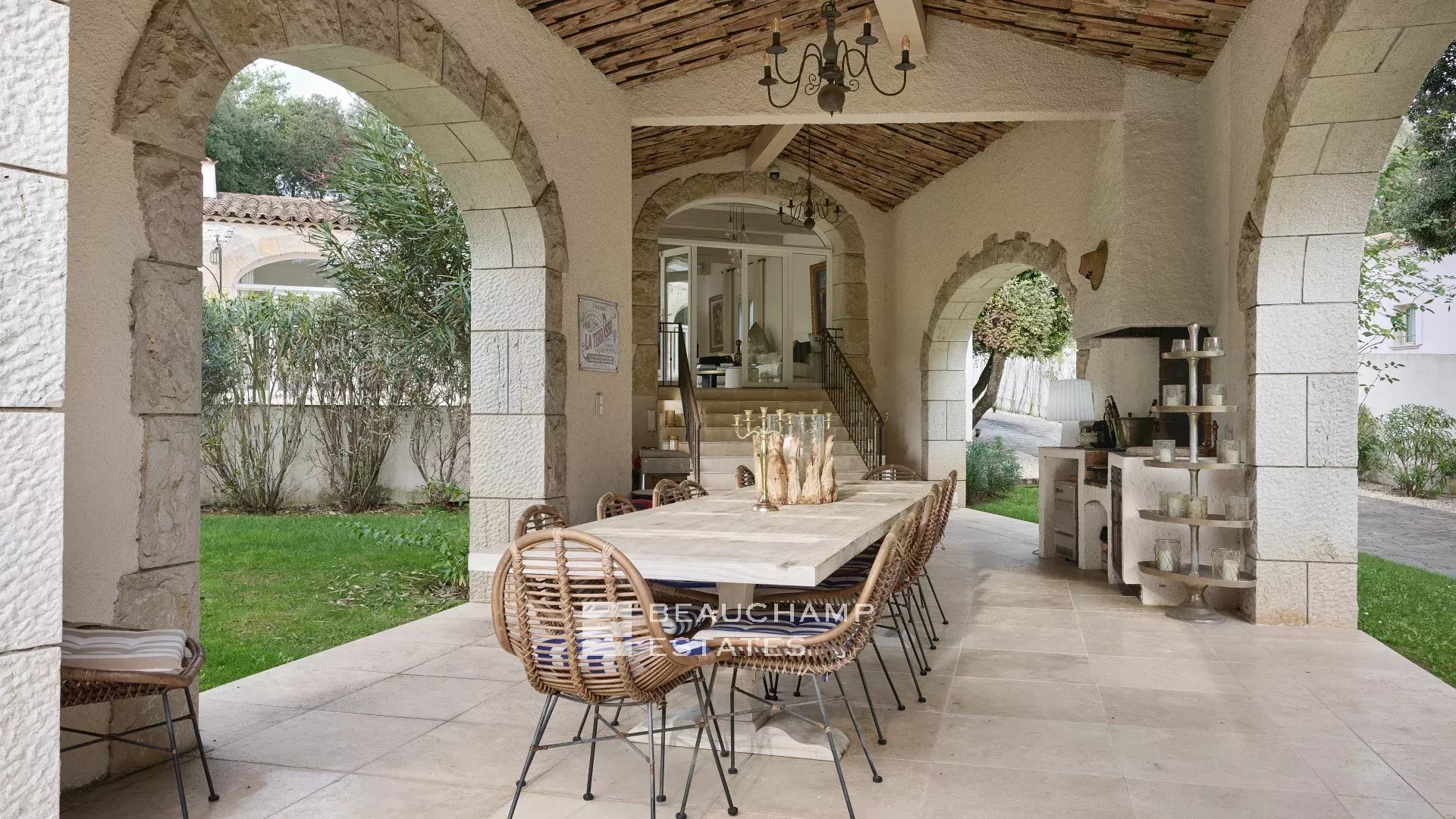 8-bedroom hacienda villa with swimming pool, paddle and pétanque courts in La Colle-sur-Loup 8-bedroom hacienda villa with swimming pool, paddle and pétanque courts in La Colle-sur-Loup