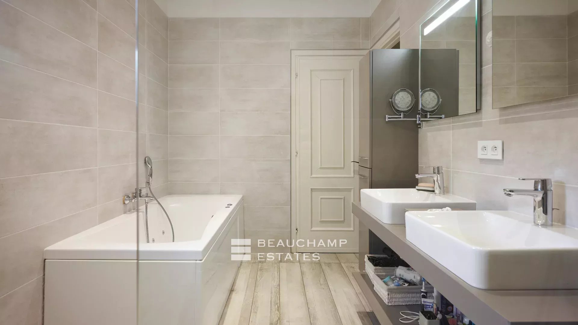 8-bedroom hacienda villa with swimming pool, paddle and pétanque courts in La Colle-sur-Loup 8-bedroom hacienda villa with swimming pool, paddle and pétanque courts in La Colle-sur-Loup