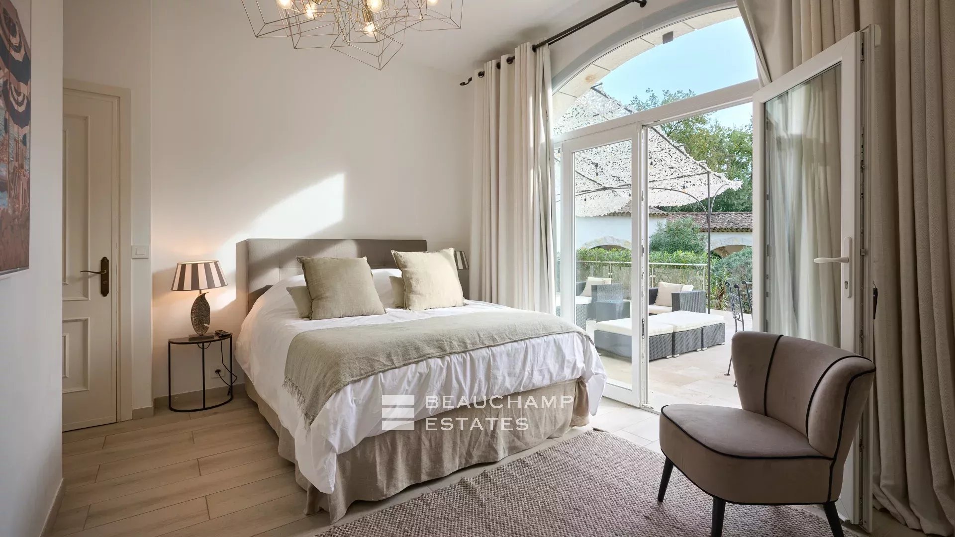 8-bedroom hacienda villa with swimming pool, paddle and pétanque courts in La Colle-sur-Loup 8-bedroom hacienda villa with swimming pool, paddle and pétanque courts in La Colle-sur-Loup