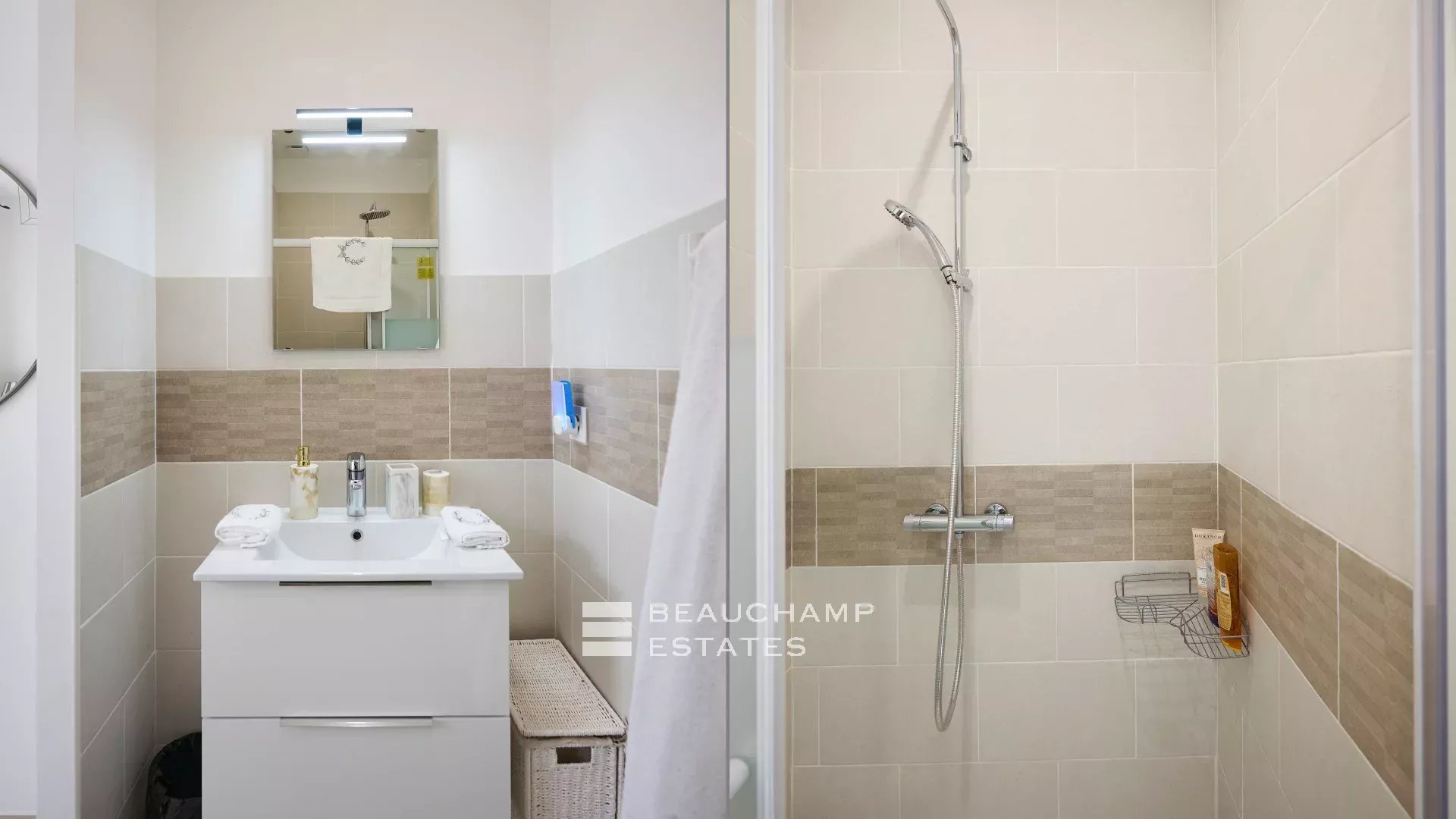 8-bedroom hacienda villa with swimming pool, paddle and pétanque courts in La Colle-sur-Loup 8-bedroom hacienda villa with swimming pool, paddle and pétanque courts in La Colle-sur-Loup