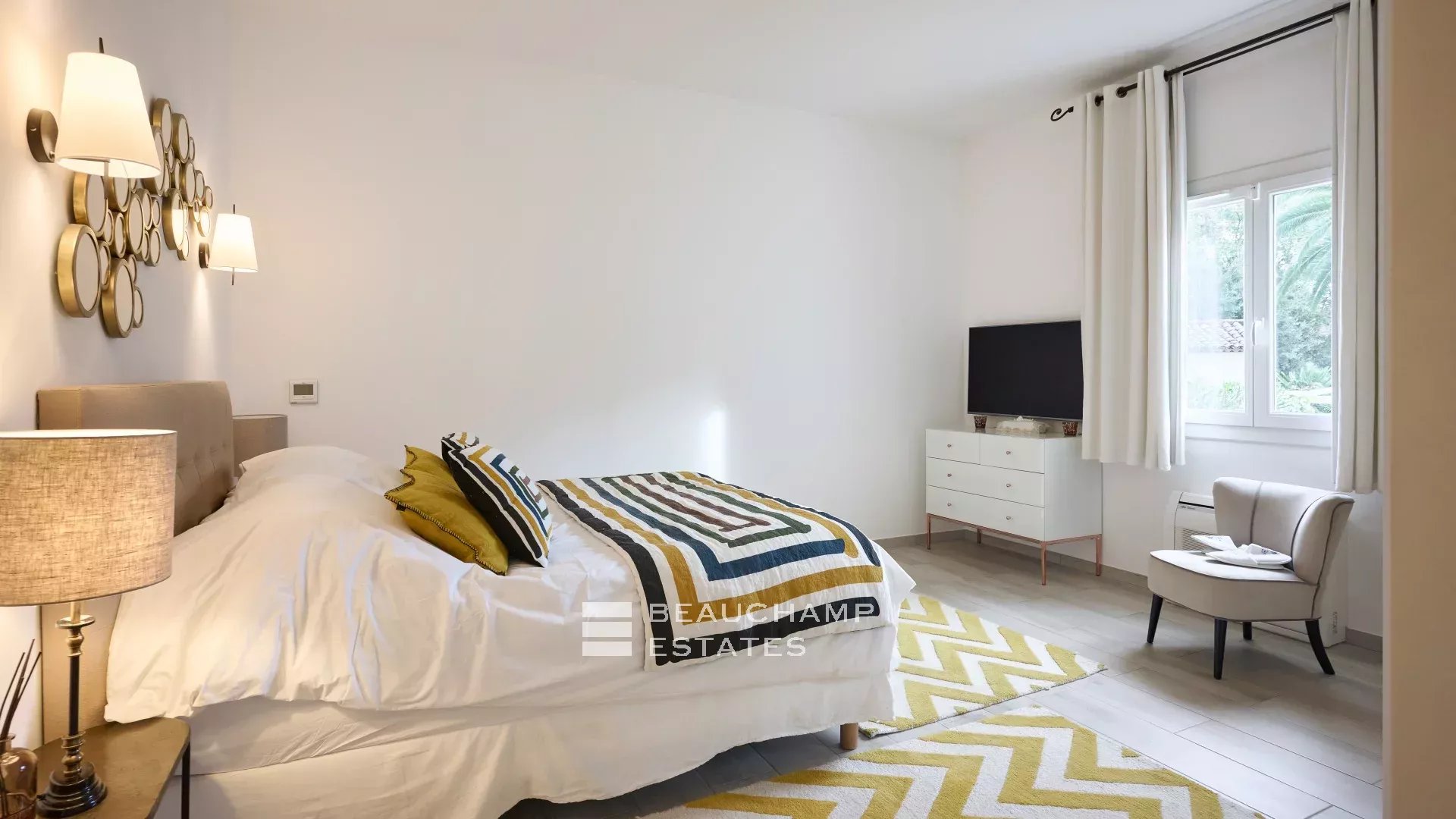 8-bedroom hacienda villa with swimming pool, paddle and pétanque courts in La Colle-sur-Loup 8-bedroom hacienda villa with swimming pool, paddle and pétanque courts in La Colle-sur-Loup