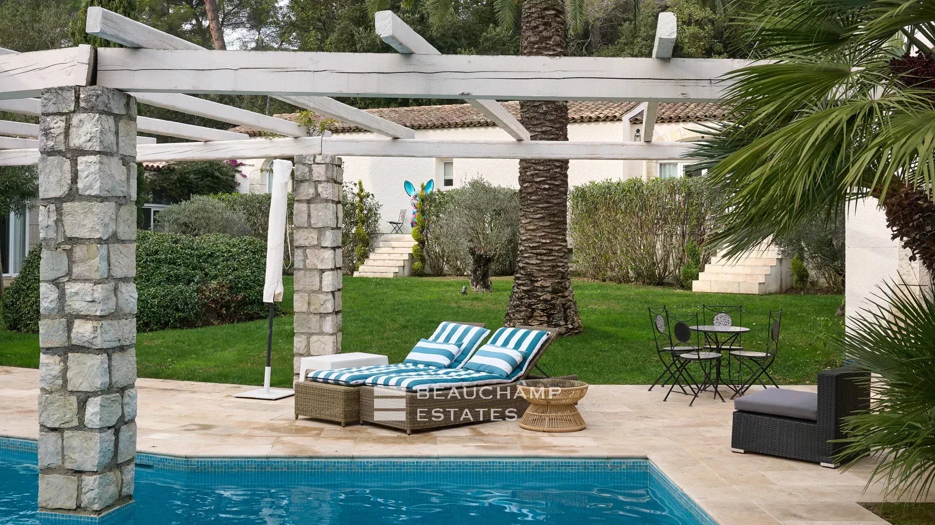 8-bedroom hacienda villa with swimming pool, paddle and pétanque courts in La Colle-sur-Loup 8-bedroom hacienda villa with swimming pool, paddle and pétanque courts in La Colle-sur-Loup