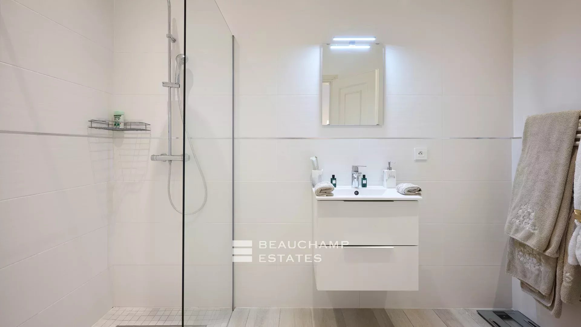 8-bedroom hacienda villa with swimming pool, paddle and pétanque courts in La Colle-sur-Loup 8-bedroom hacienda villa with swimming pool, paddle and pétanque courts in La Colle-sur-Loup