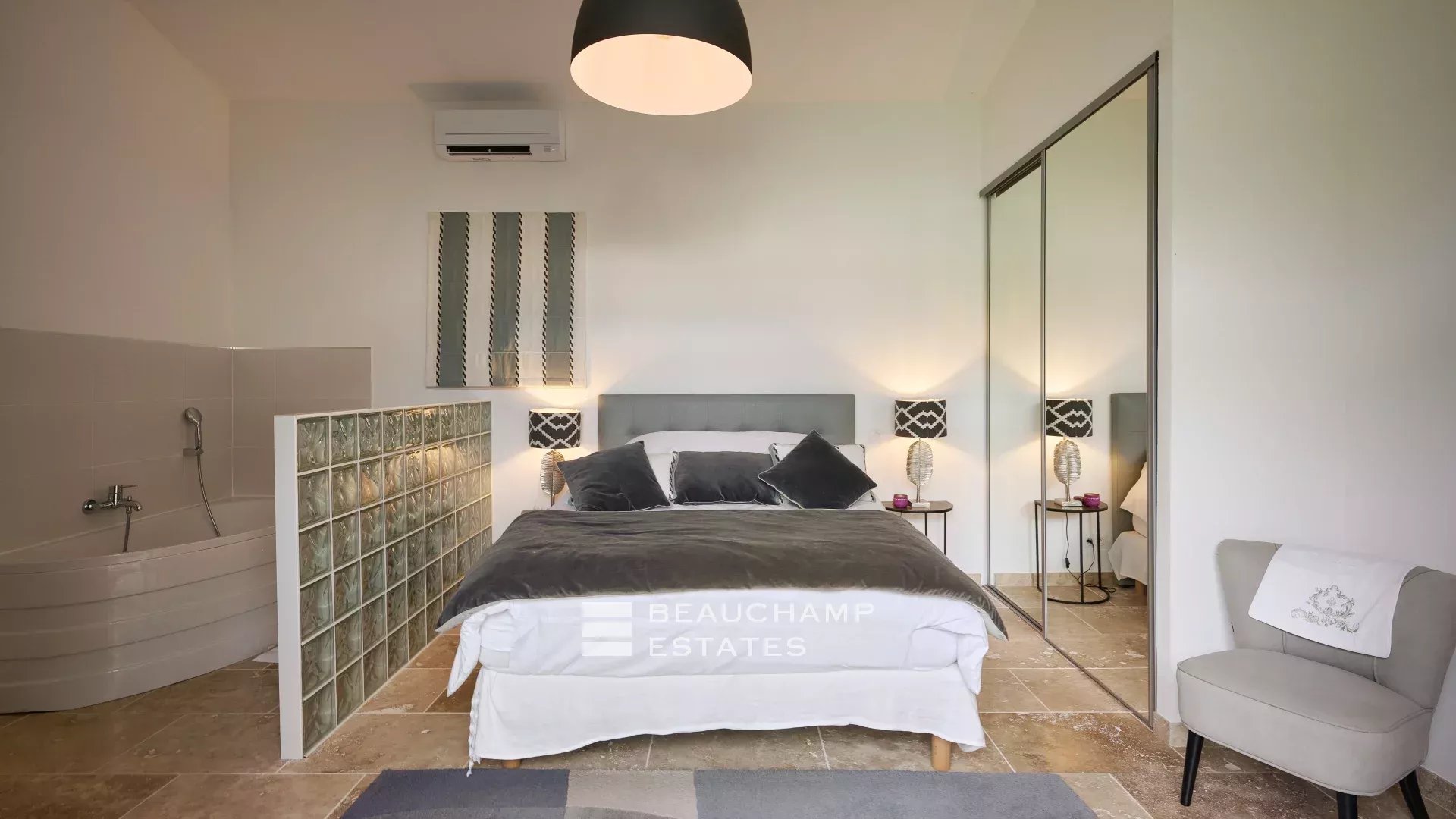 8-bedroom hacienda villa with swimming pool, paddle and pétanque courts in La Colle-sur-Loup 8-bedroom hacienda villa with swimming pool, paddle and pétanque courts in La Colle-sur-Loup