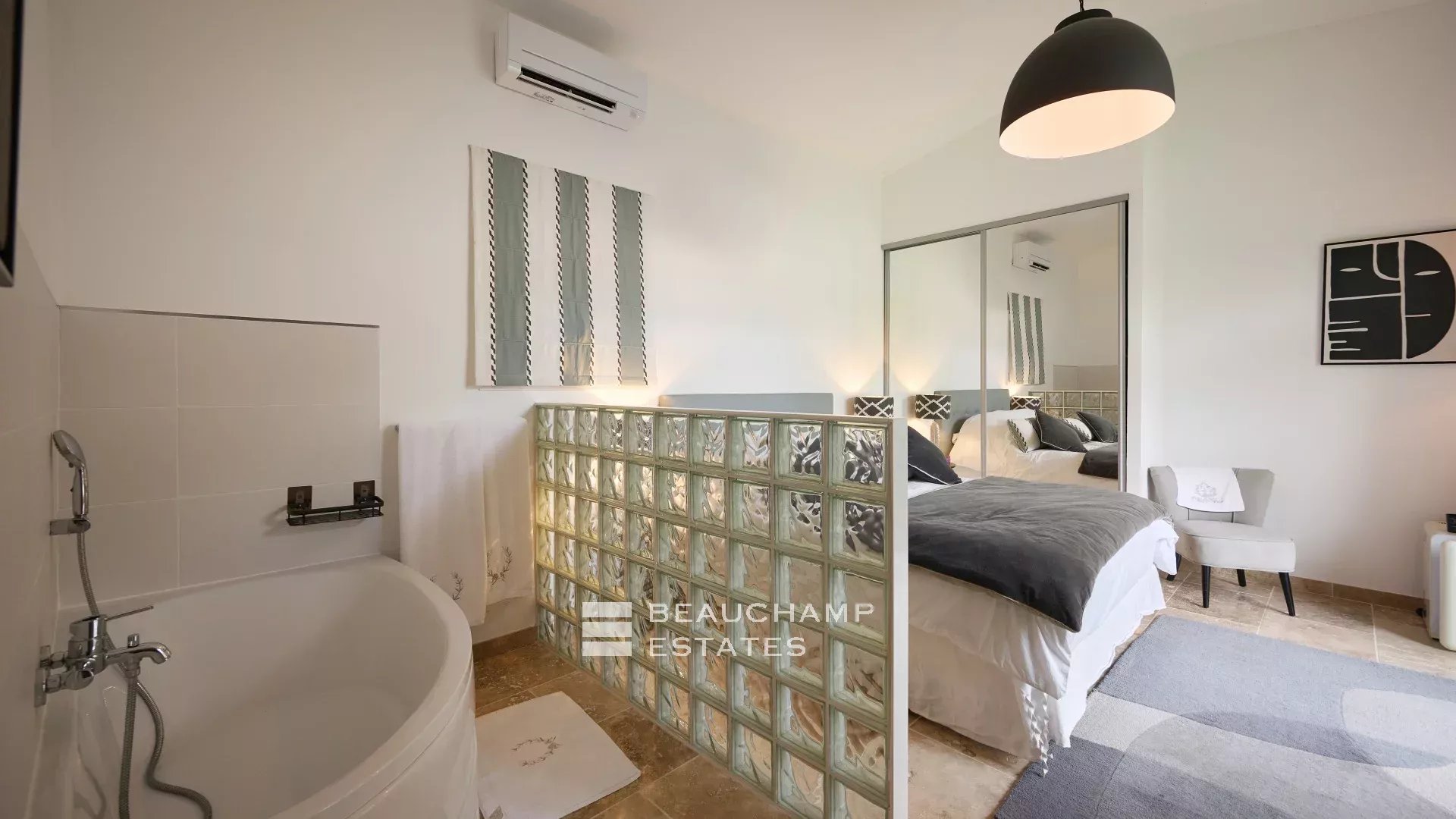 8-bedroom hacienda villa with swimming pool, paddle and pétanque courts in La Colle-sur-Loup 8-bedroom hacienda villa with swimming pool, paddle and pétanque courts in La Colle-sur-Loup