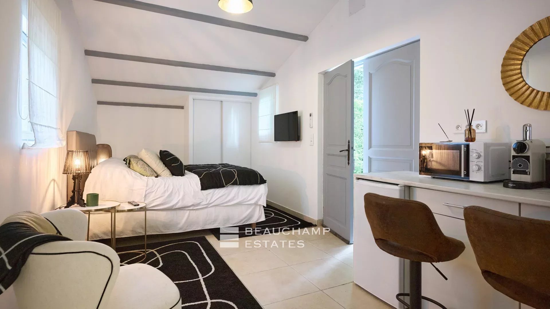 8-bedroom hacienda villa with swimming pool, paddle and pétanque courts in La Colle-sur-Loup 8-bedroom hacienda villa with swimming pool, paddle and pétanque courts in La Colle-sur-Loup