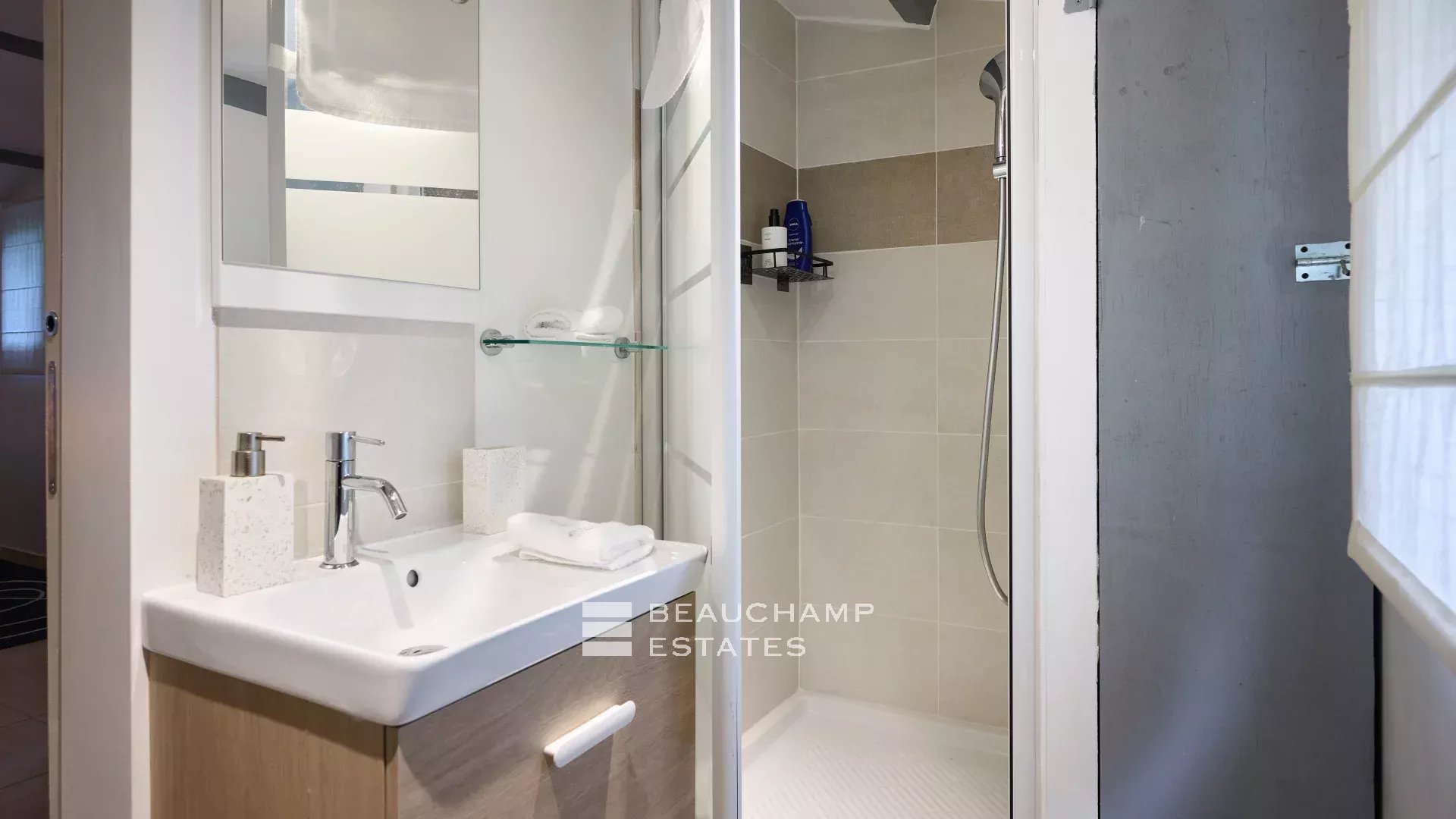 8-bedroom hacienda villa with swimming pool, paddle and pétanque courts in La Colle-sur-Loup 8-bedroom hacienda villa with swimming pool, paddle and pétanque courts in La Colle-sur-Loup