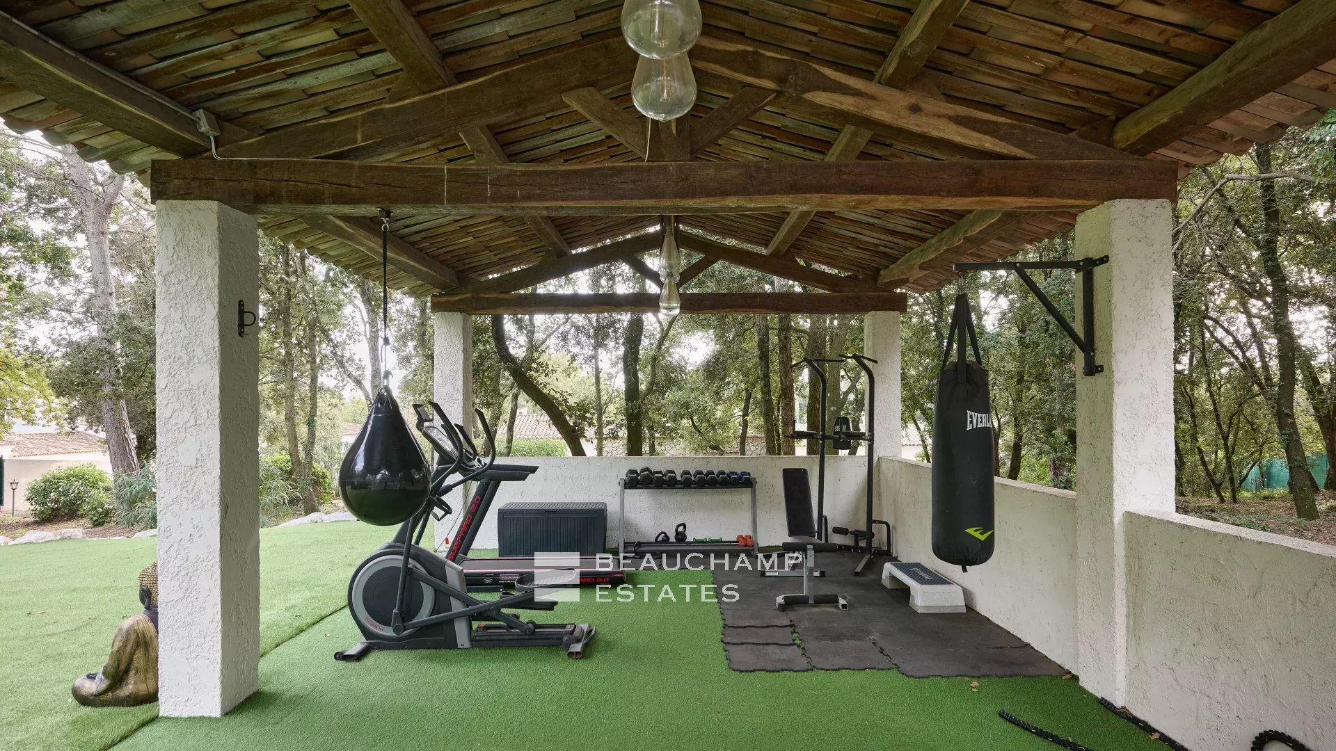 8-bedroom hacienda villa with swimming pool, paddle and pétanque courts in La Colle-sur-Loup 8-bedroom hacienda villa with swimming pool, paddle and pétanque courts in La Colle-sur-Loup