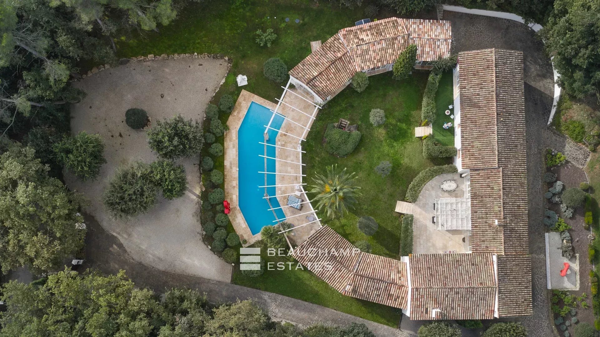 8-bedroom hacienda villa with swimming pool, paddle and pétanque courts in La Colle-sur-Loup 8-bedroom hacienda villa with swimming pool, paddle and pétanque courts in La Colle-sur-Loup