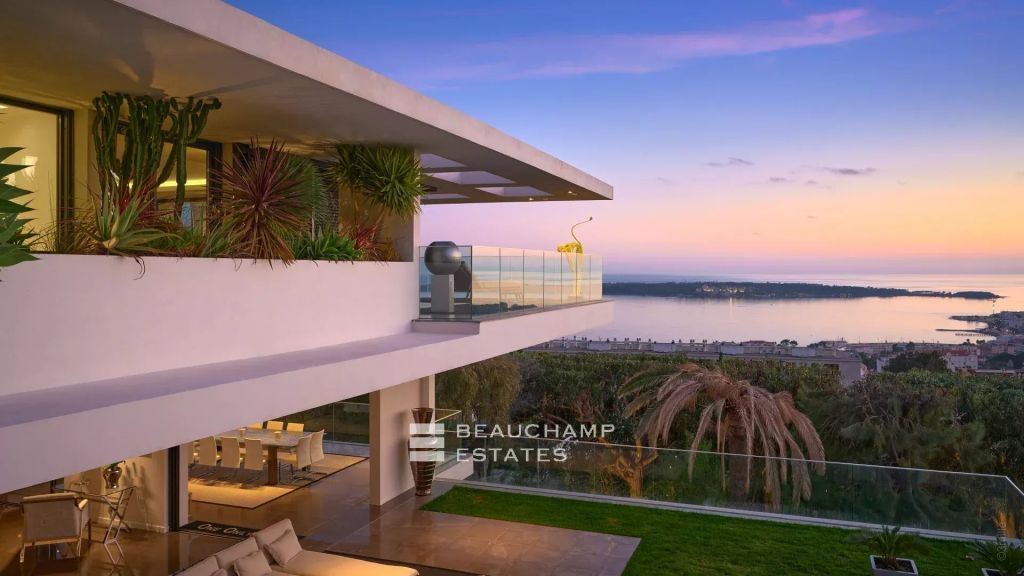 8 bedrooms villa with panoramic sea view