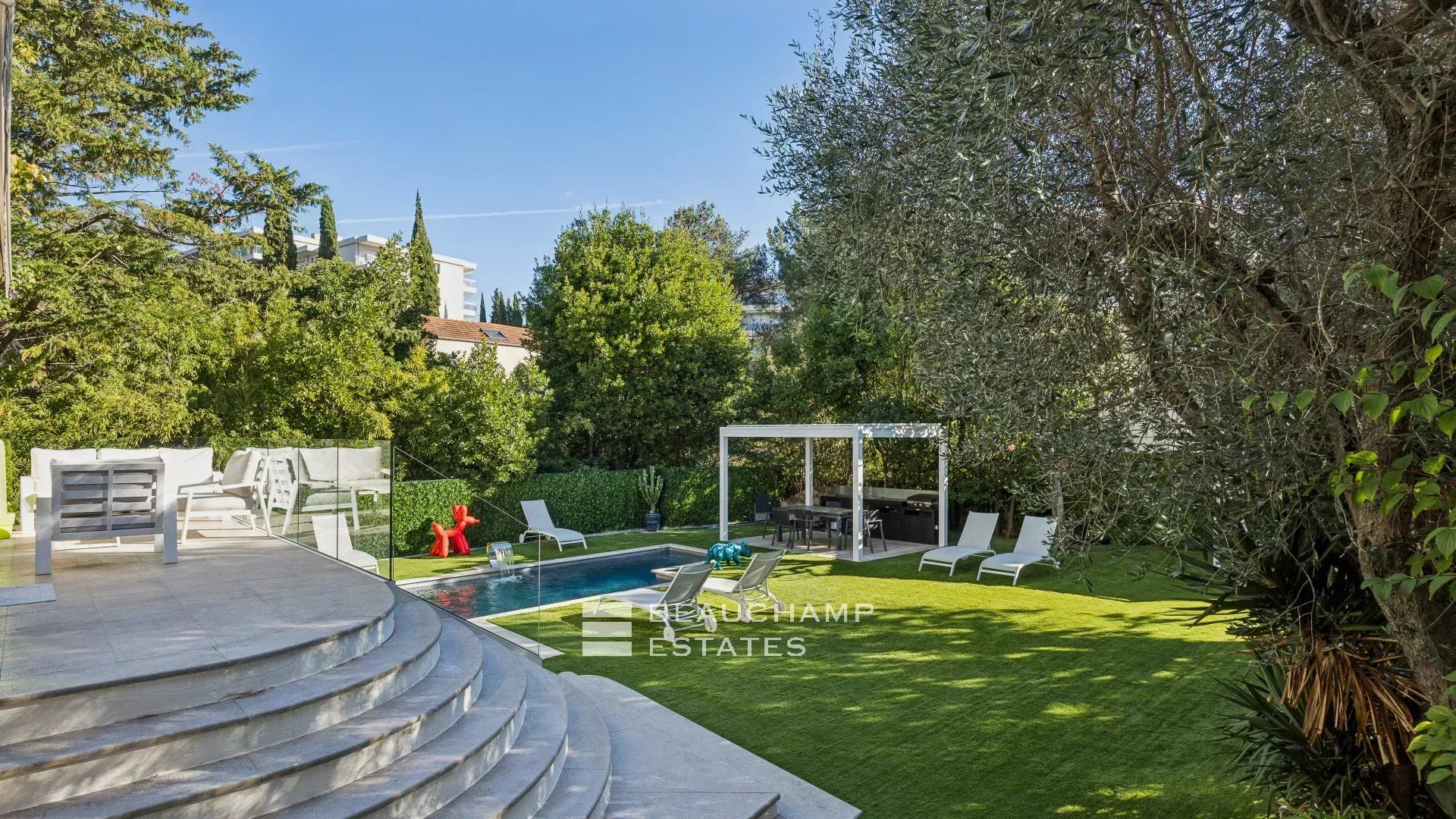 6-bedroom villa within walking distance of the town centre – Cannes centre 6-bedroom villa within walking distance of the town centre – Cannes centre