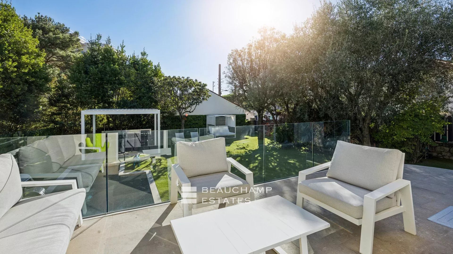 6-bedroom villa within walking distance of the town centre – Cannes centre 6-bedroom villa within walking distance of the town centre – Cannes centre