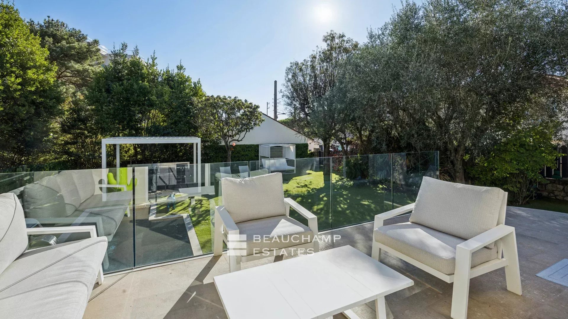 6-bedroom villa within walking distance of the town centre – Cannes centre 6-bedroom villa within walking distance of the town centre – Cannes centre