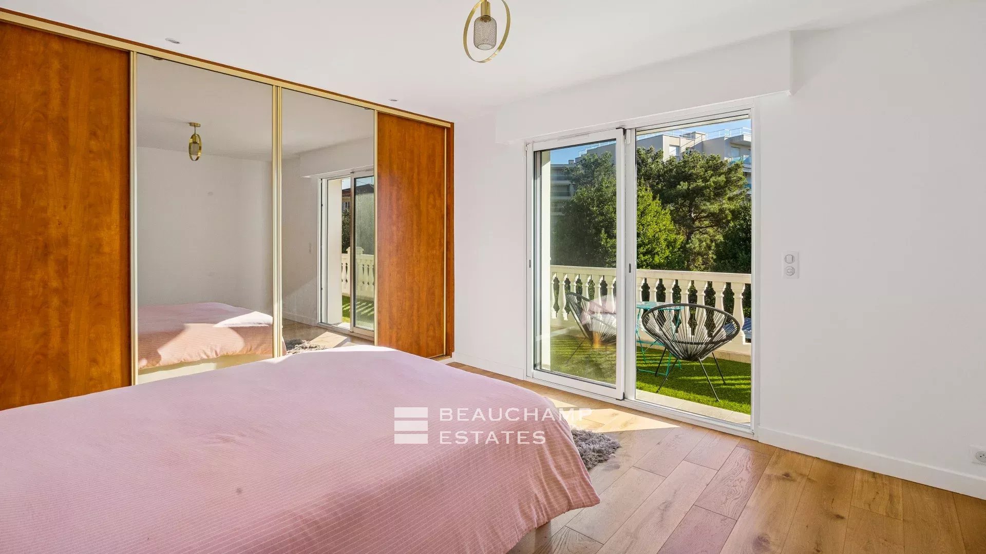 6-bedroom villa within walking distance of the town centre – Cannes centre 6-bedroom villa within walking distance of the town centre – Cannes centre