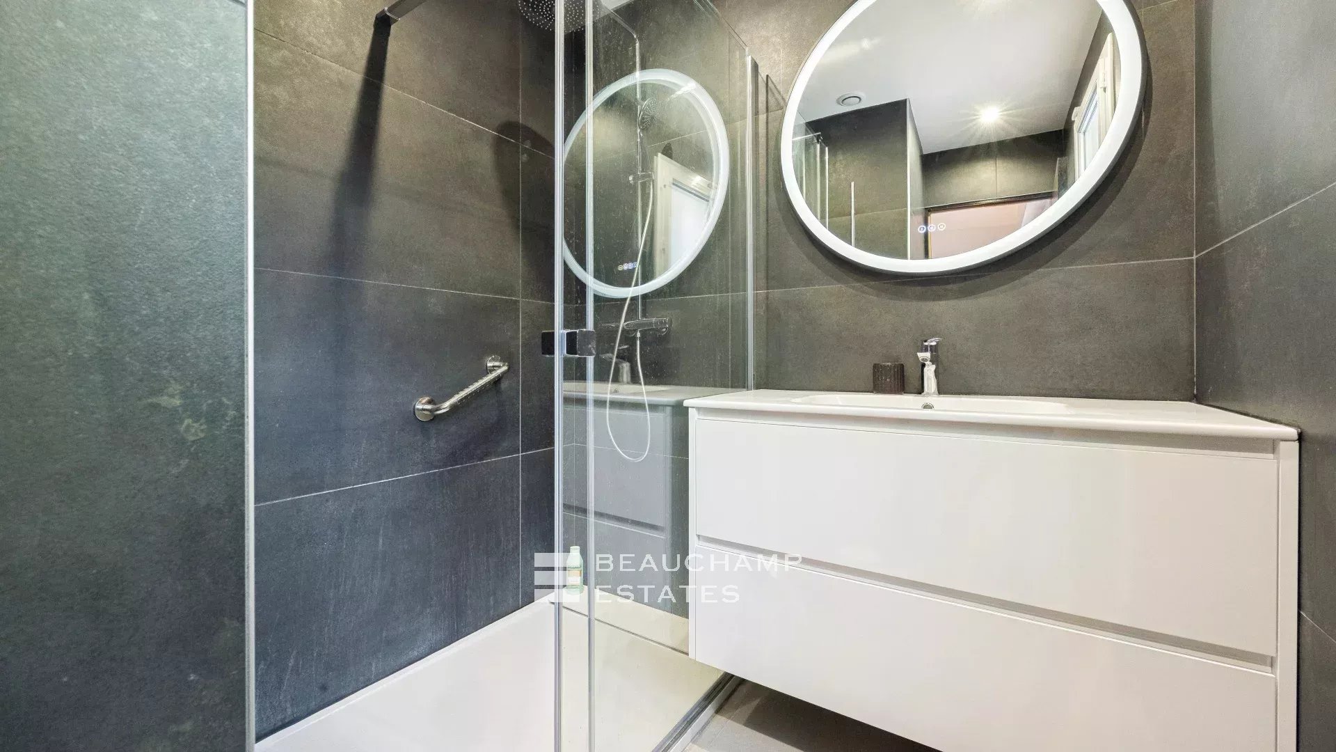 6-bedroom villa within walking distance of the town centre – Cannes centre 6-bedroom villa within walking distance of the town centre – Cannes centre