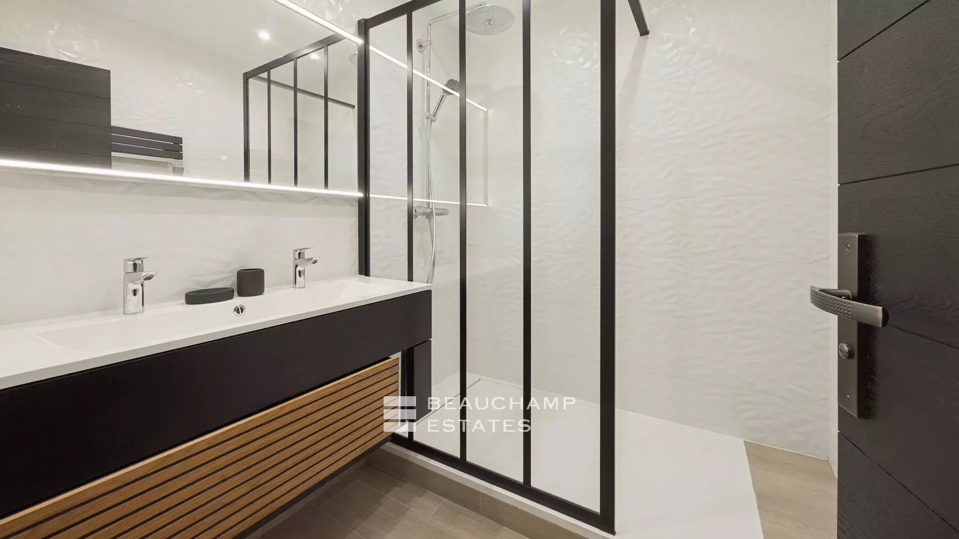 6-bedroom villa within walking distance of the town centre – Cannes centre 6-bedroom villa within walking distance of the town centre – Cannes centre