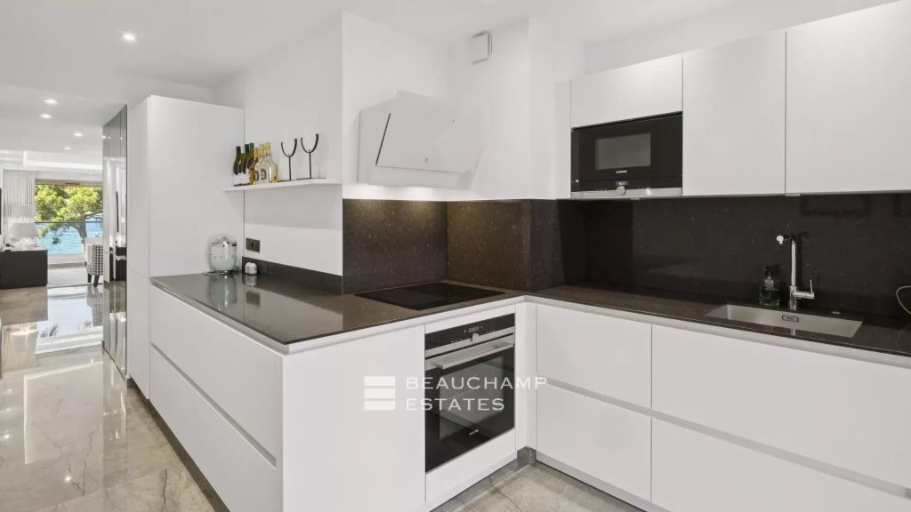 Apartment with panoramic sea view – Croisette Cannes