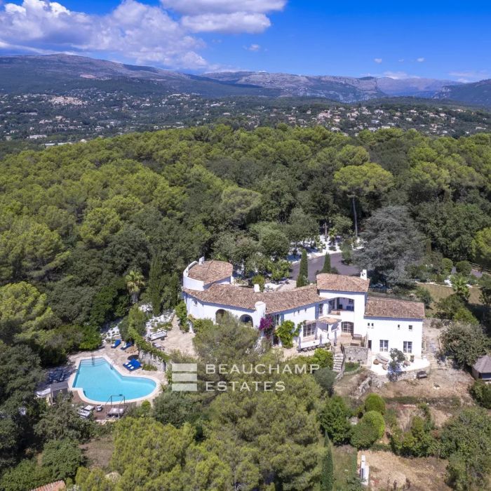 Propriété d&rsquo;architecte de 8 chambres située dans un magnifique parc au cœur d&rsquo;Opio