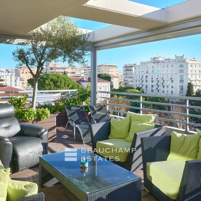 Beautiful 3 bedroom duplex – Cannes Croisette