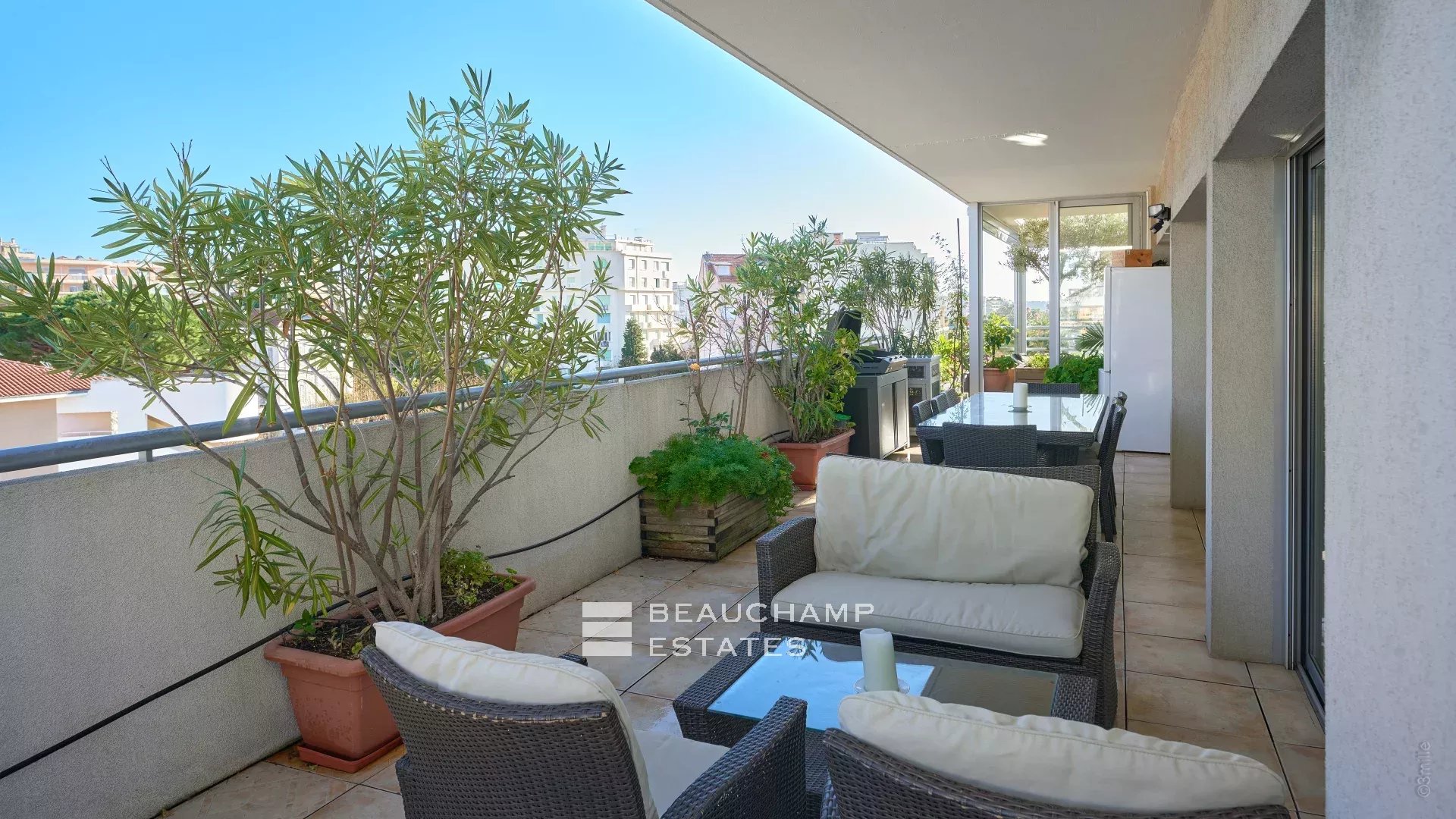 Beau duplex 3 chambres – Cannes Croisette Beautiful 3 bedroom duplex – Cannes Croisette