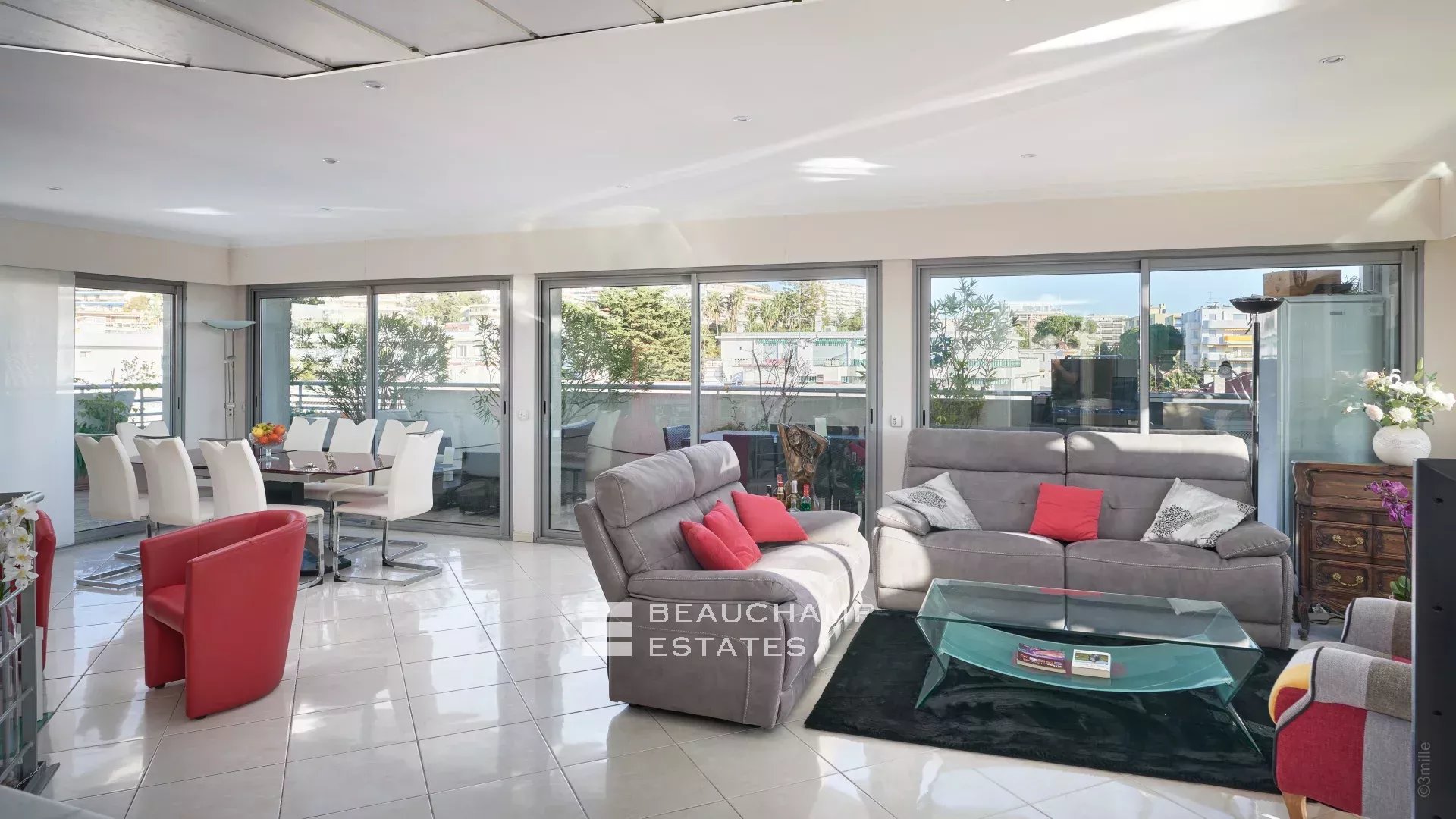 Beau duplex 3 chambres – Cannes Croisette Beautiful 3 bedroom duplex – Cannes Croisette