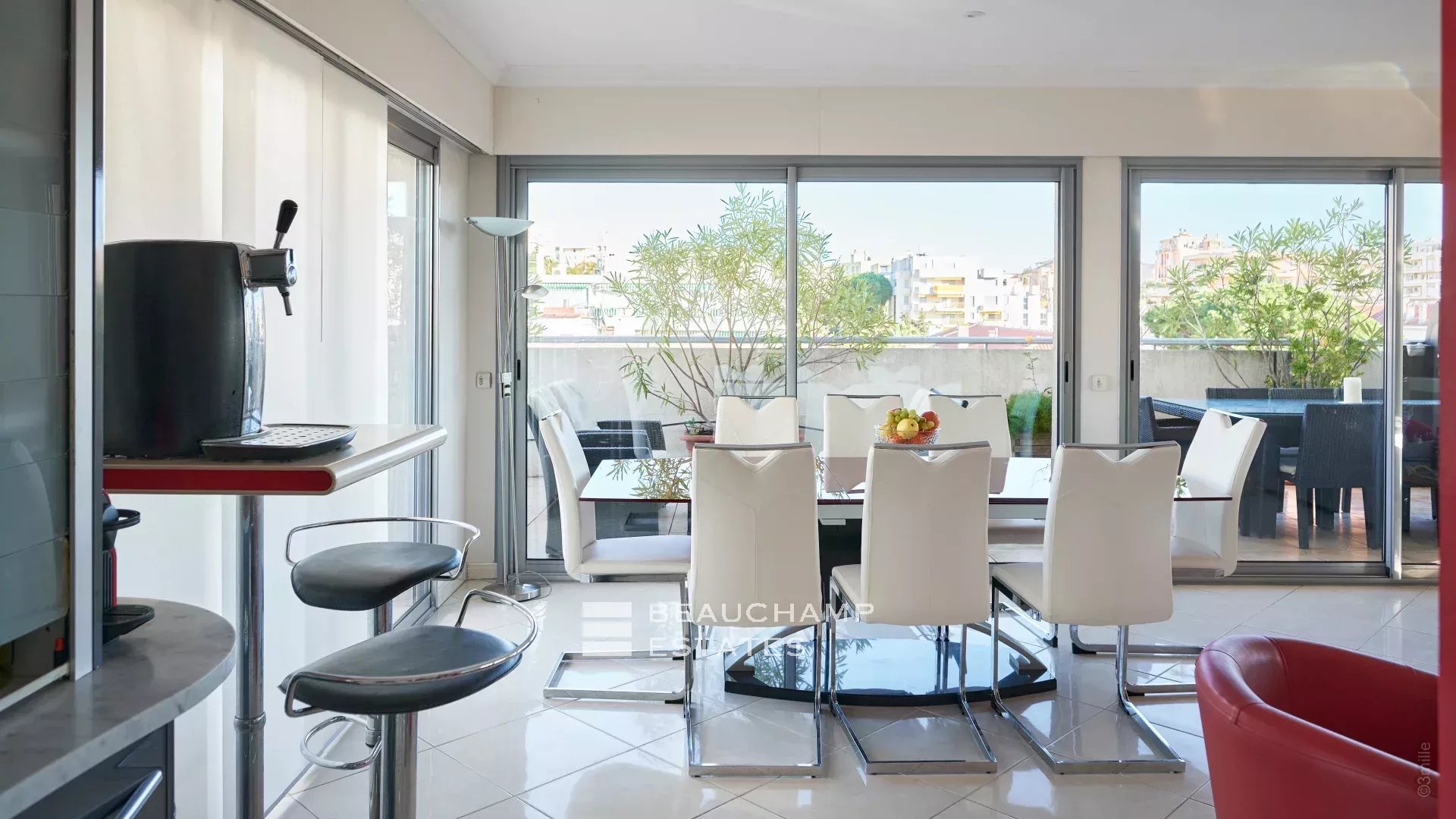 Beau duplex 3 chambres – Cannes Croisette Beautiful 3 bedroom duplex – Cannes Croisette