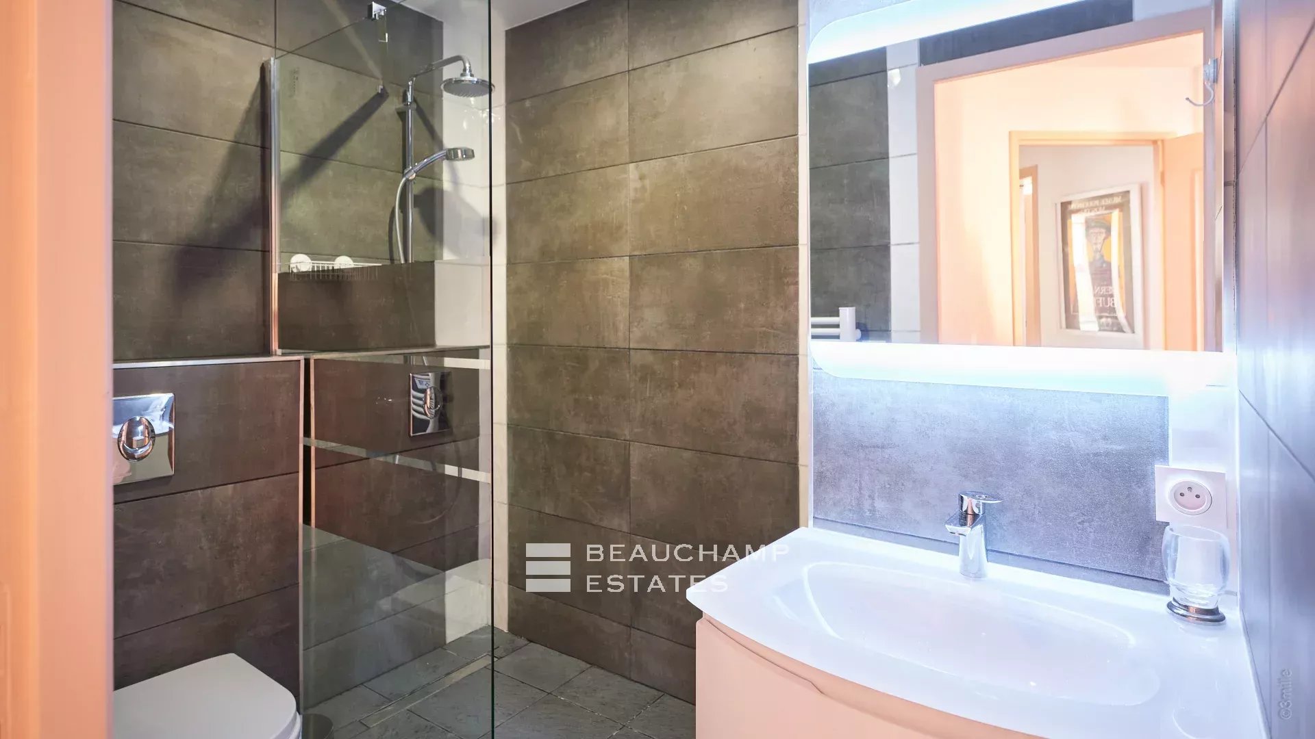 Beau duplex 3 chambres – Cannes Croisette Beautiful 3 bedroom duplex – Cannes Croisette