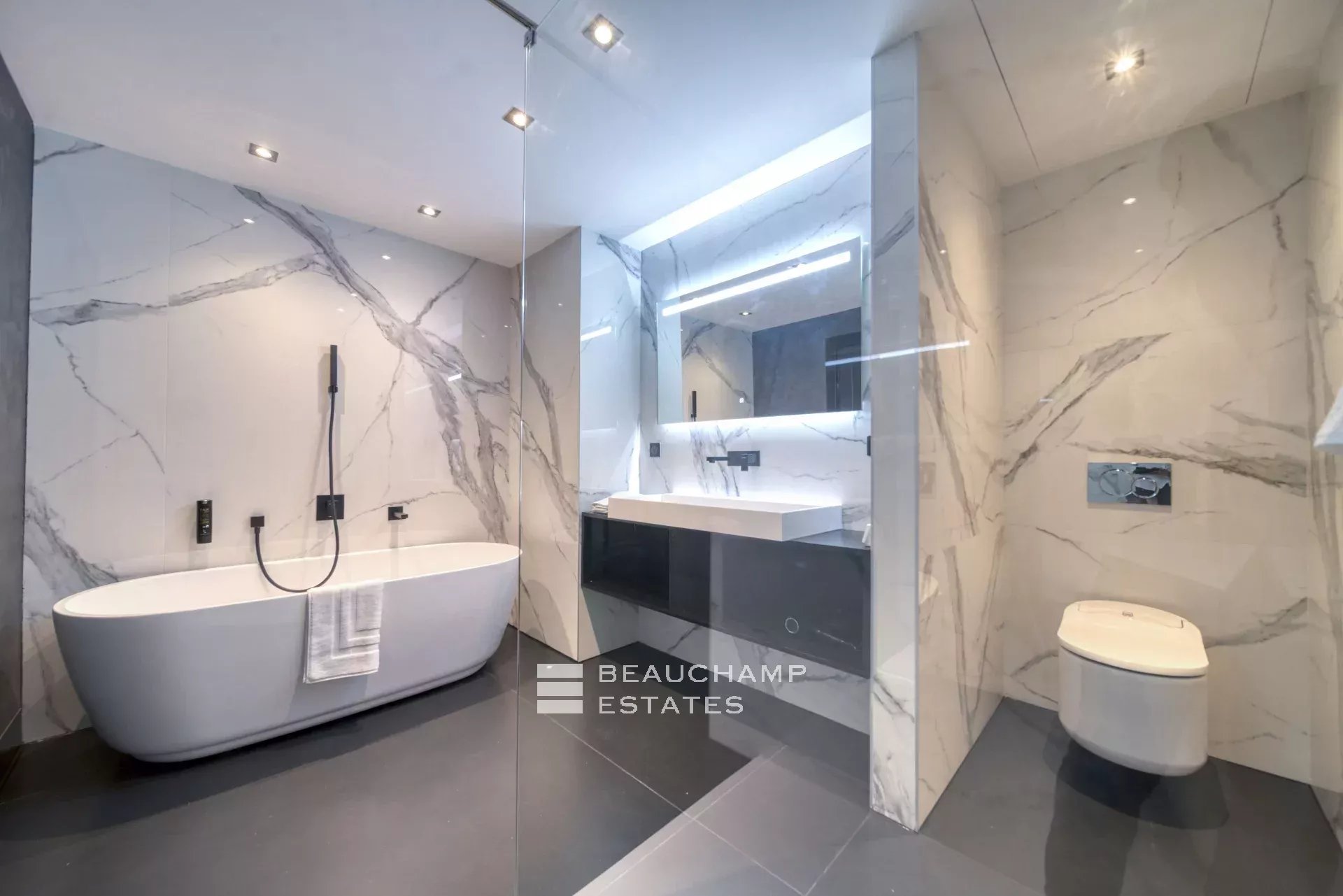 Magnifique appartement en face du Palais des Festivals Beautiful apartment in front of the Palais des festivals