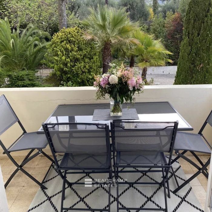 Bel appartement 2 chambres, lumineux, avec terrasse – Cannes Montfleury