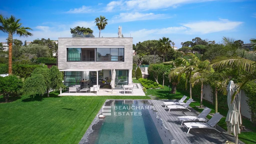 Beautiful contemporary 5-bedroom villa near the beach in Cap d’Antibes