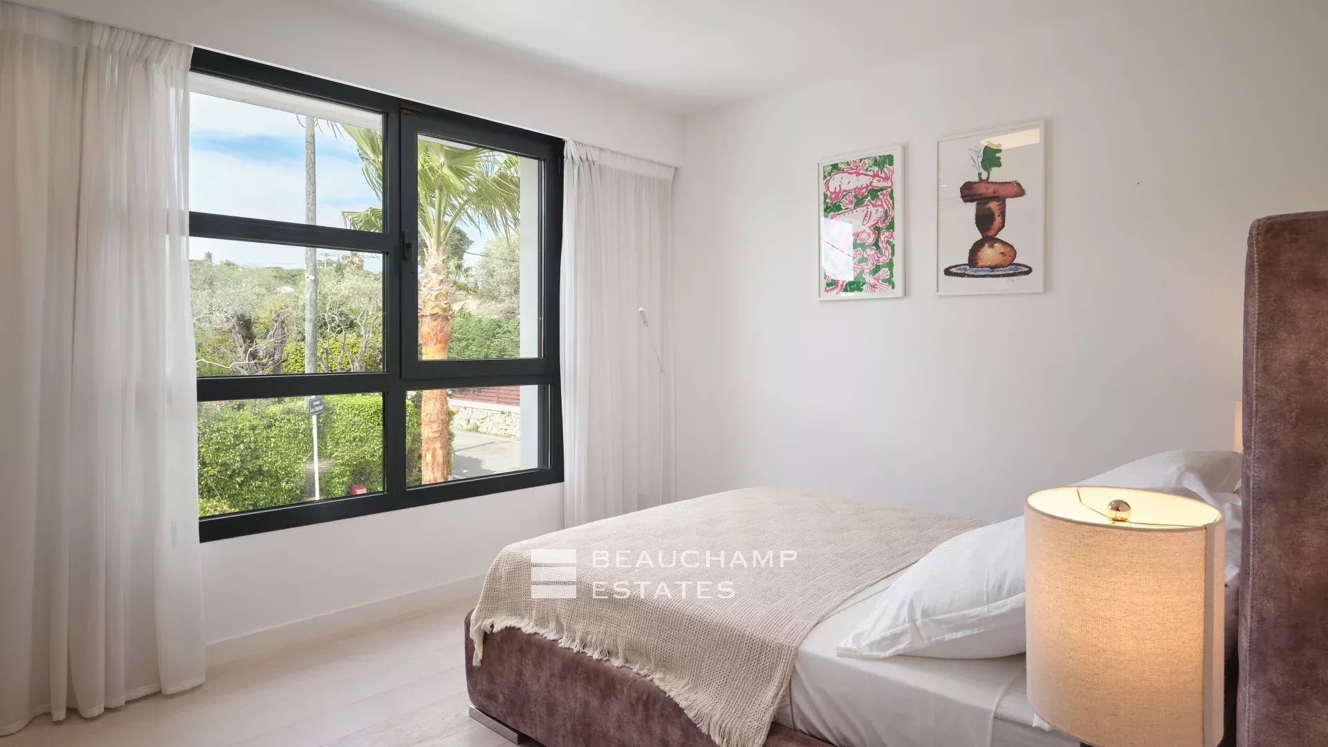 Cap d’Antibes – Magnifique villa contemporaine de 5 chambres à proximité des plages Beautiful contemporary 5-bedroom villa near the beach in Cap d’Antibes