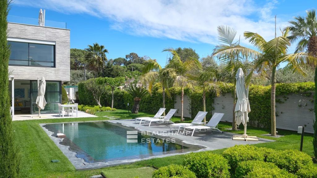 Beautiful contemporary 5-bedroom villa near the beach in Cap d’Antibes