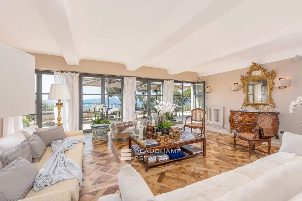 Beautiful modern villa with 6 bedrooms in the hills of Super Cannes
