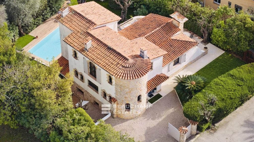 Beautiful renovated 4-bedroom Provençal villa in the heart of a private domain in Basse Californie
